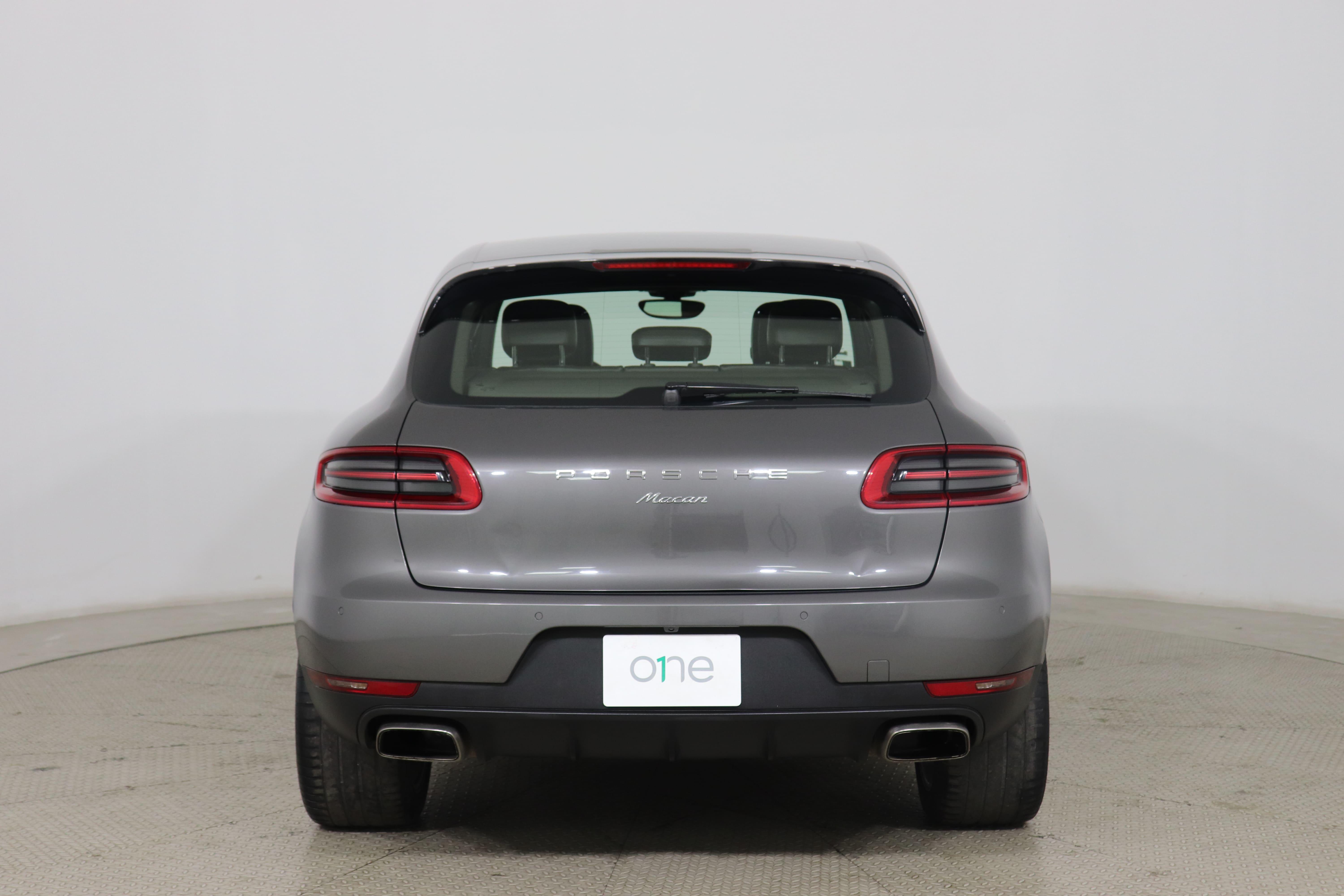 PORSCHE MACAN - One MACAN