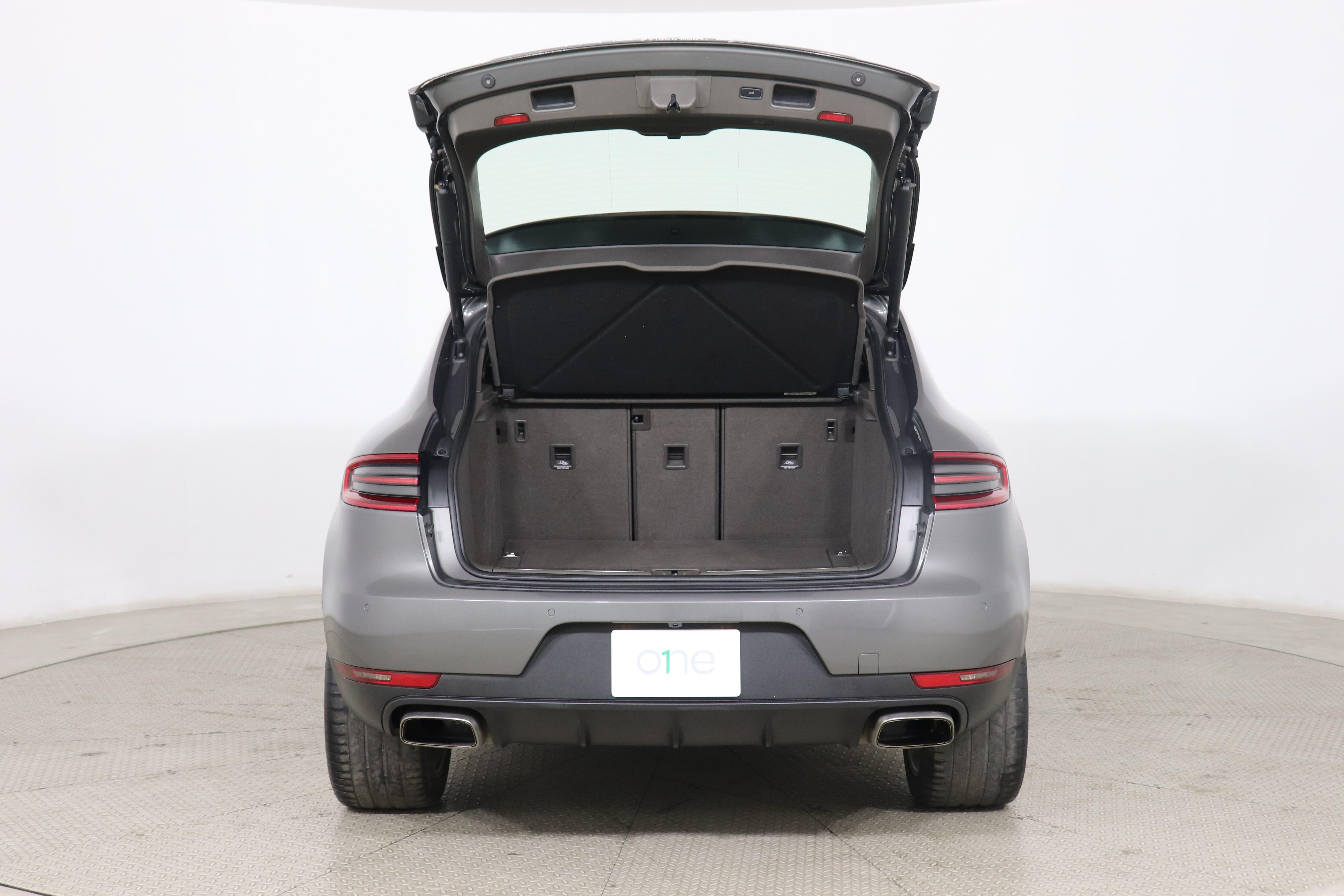 PORSCHE MACAN - One MACAN