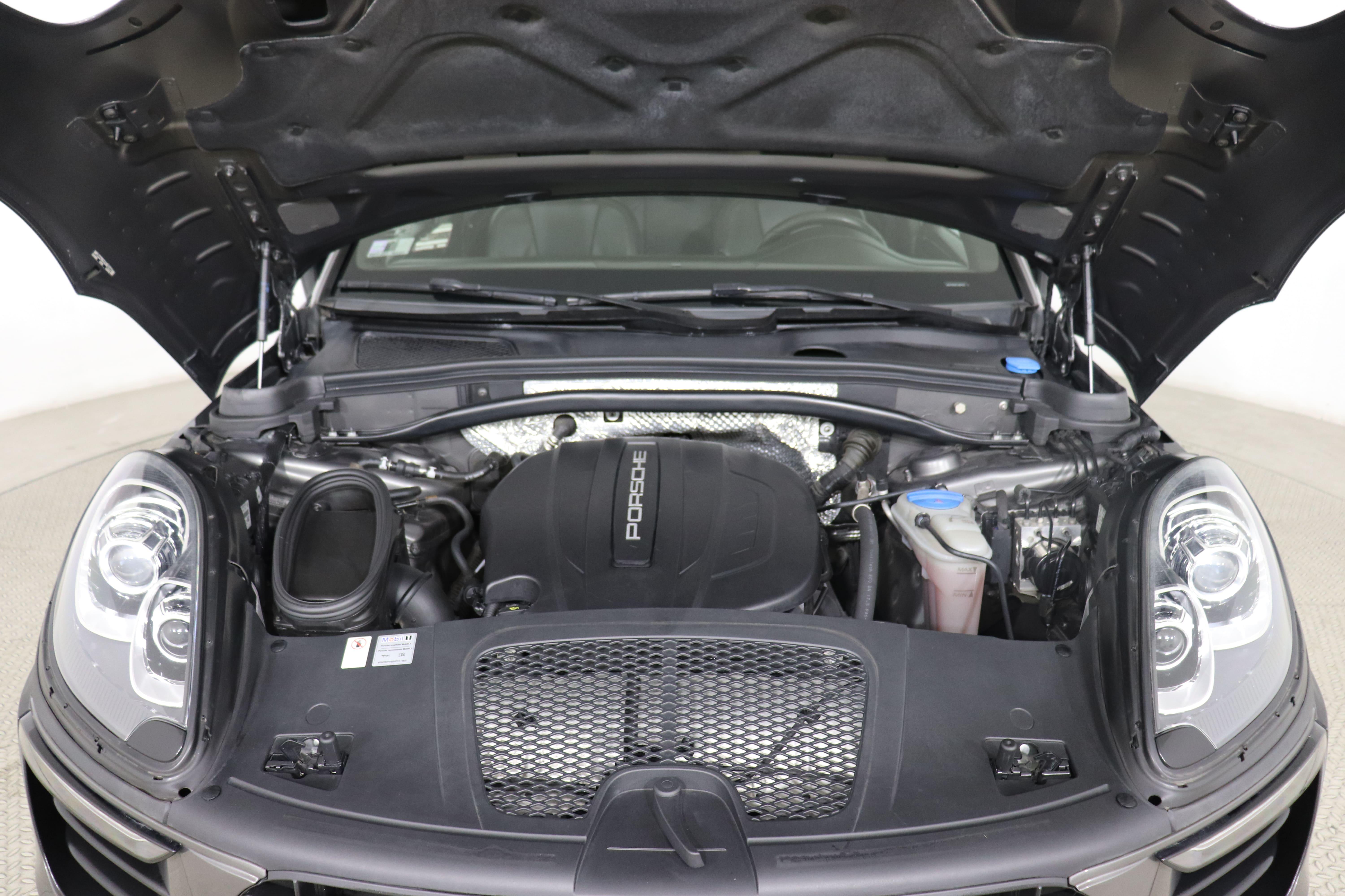 PORSCHE MACAN - One MACAN