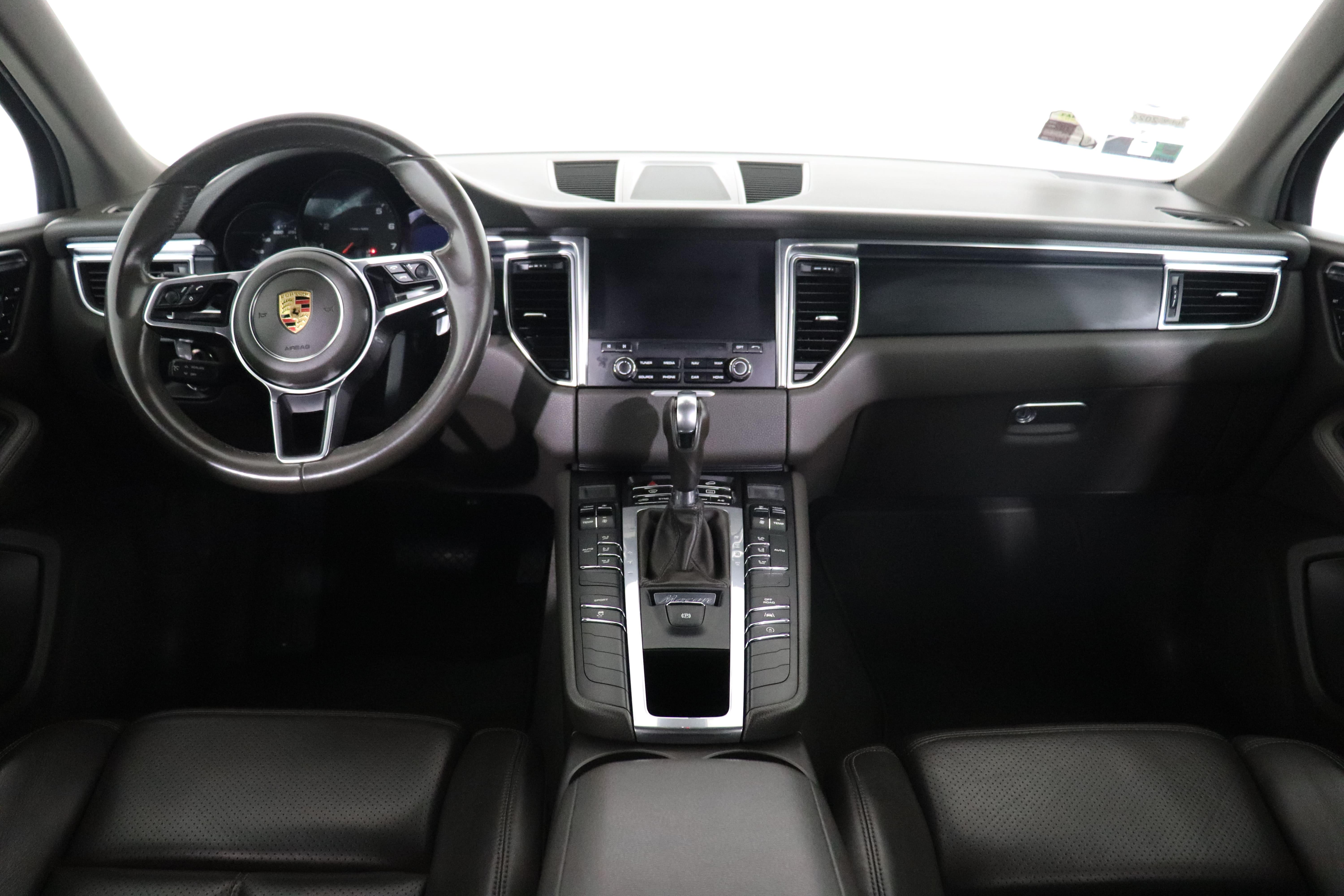 PORSCHE MACAN - One MACAN