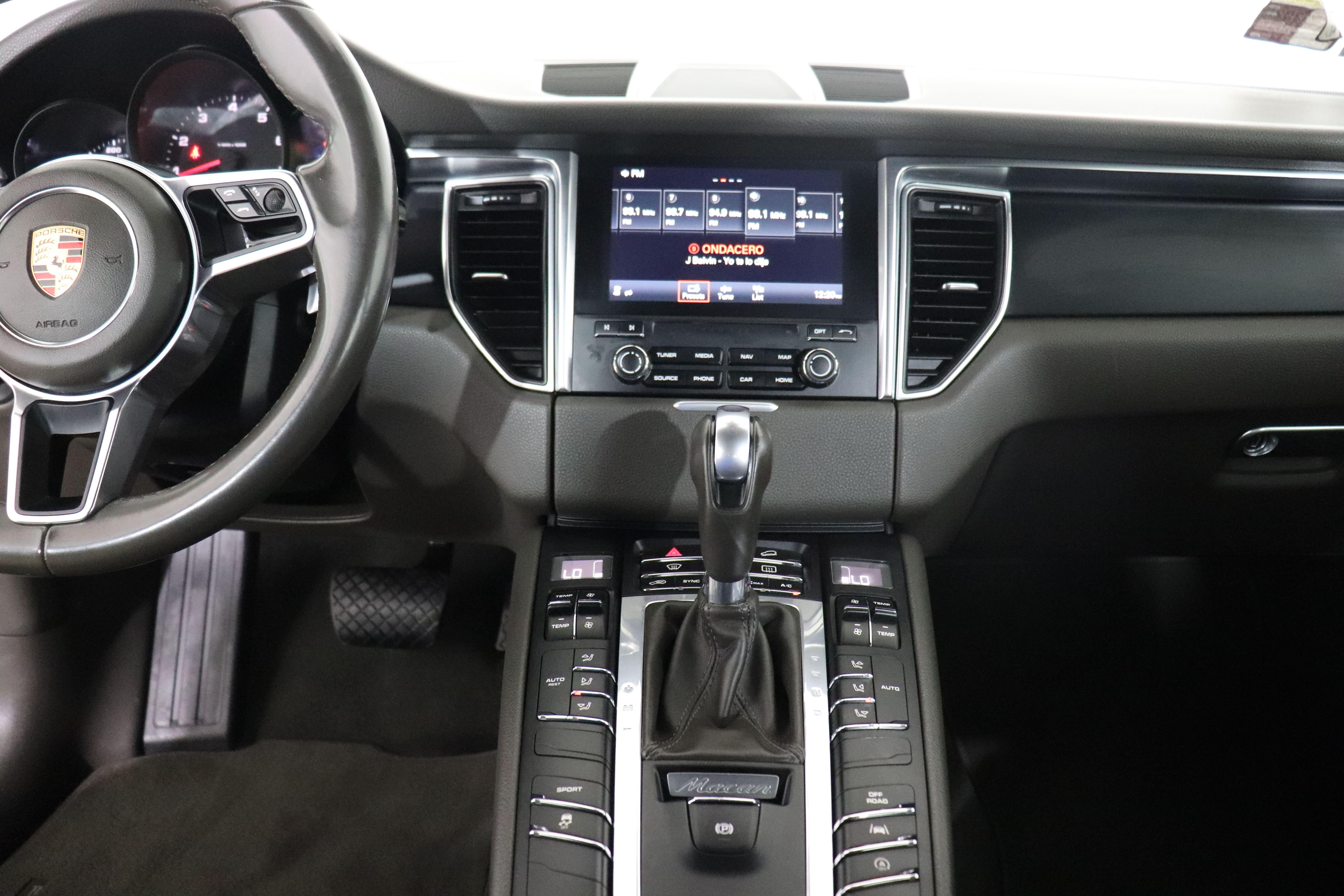 PORSCHE MACAN - One MACAN