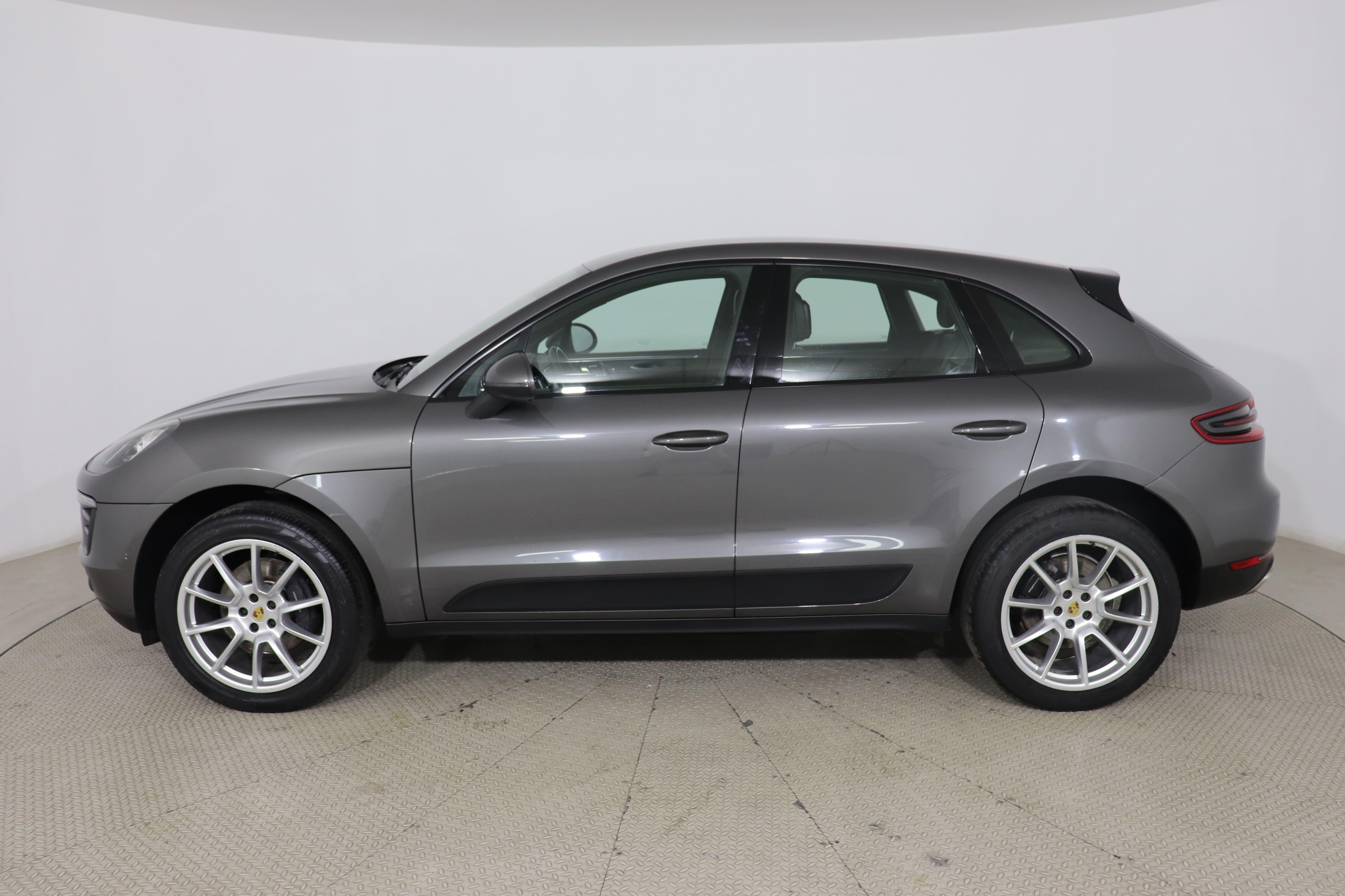 PORSCHE MACAN - One MACAN