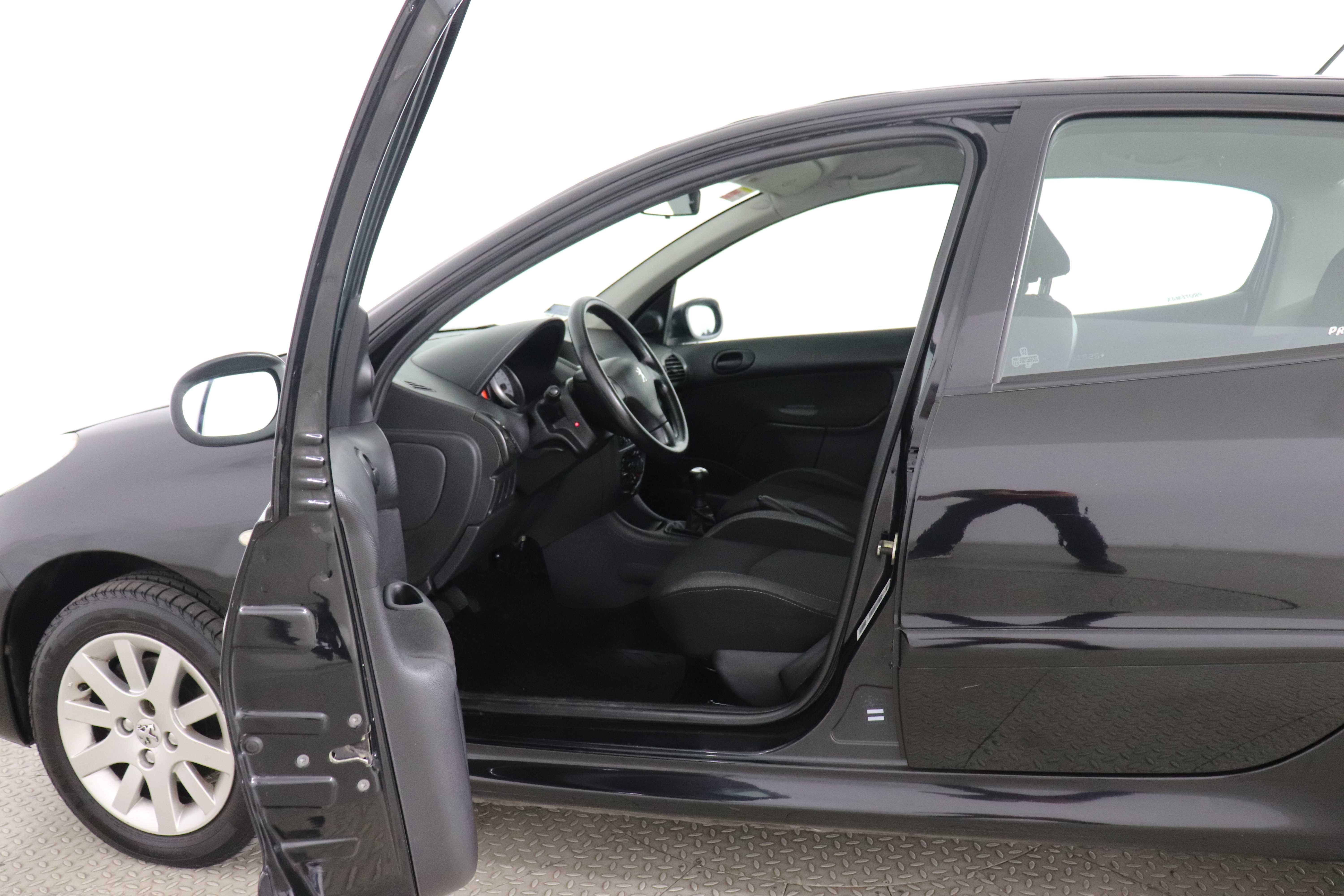 PEUGEOT 207 - One 207