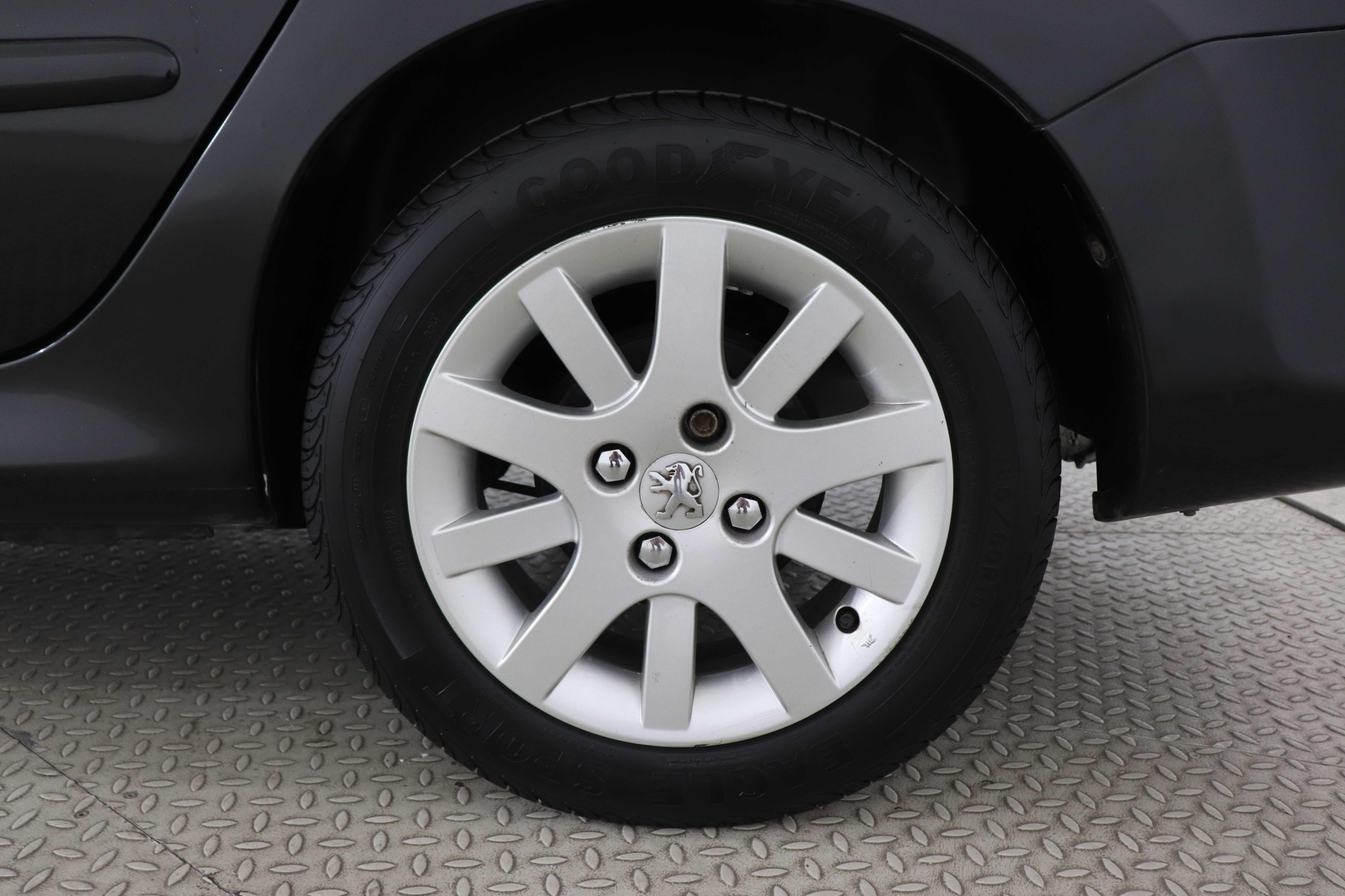 PEUGEOT 207 - One 207