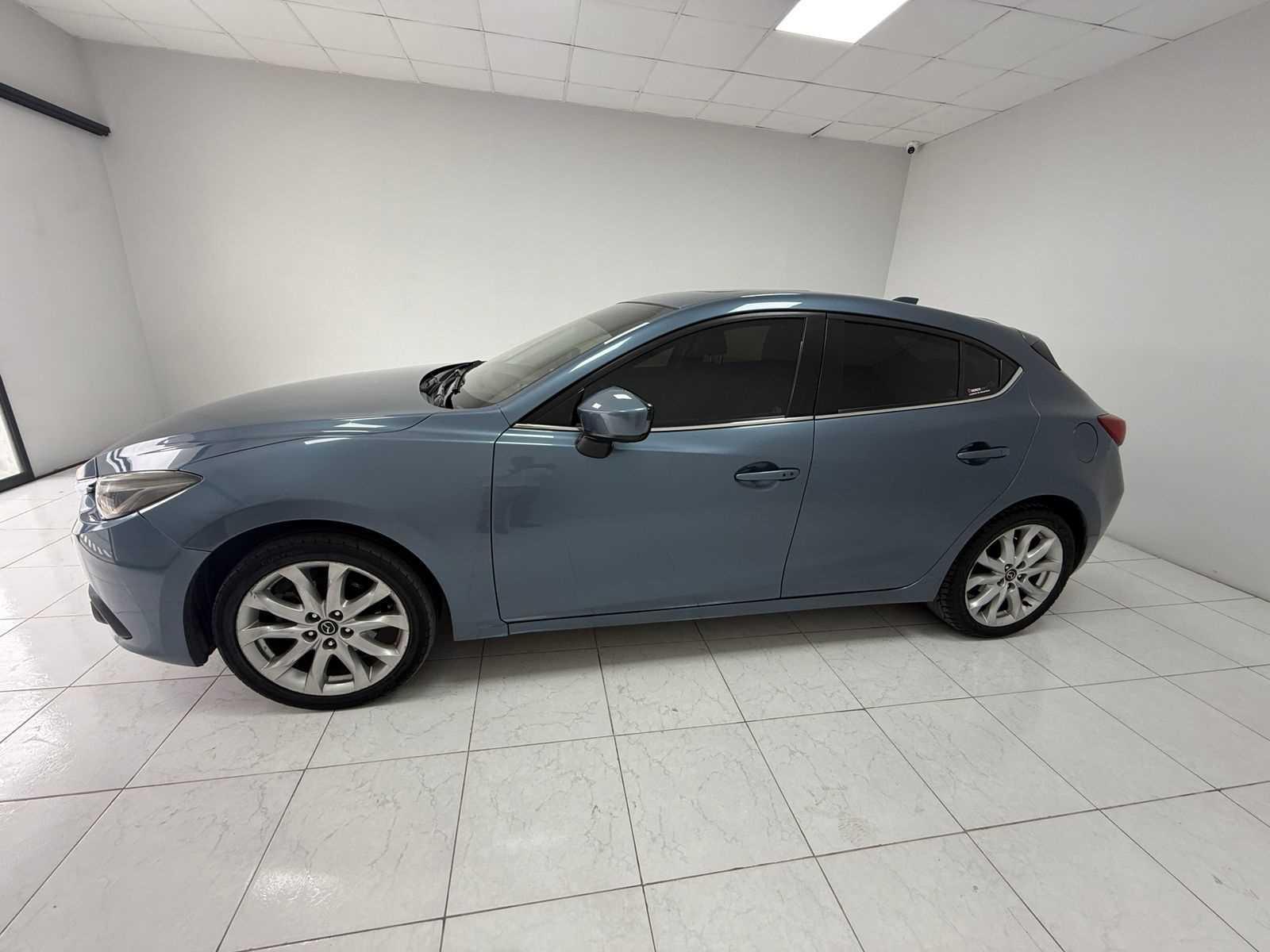 MAZDA 3 - One 3