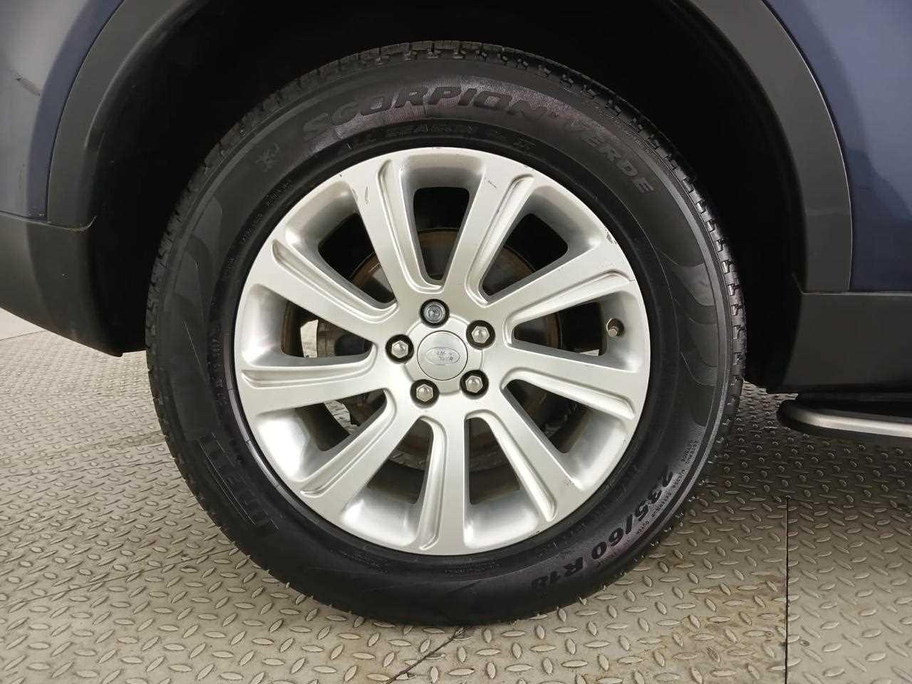 LAND ROVER DISCOVERY - One DISCOVERY