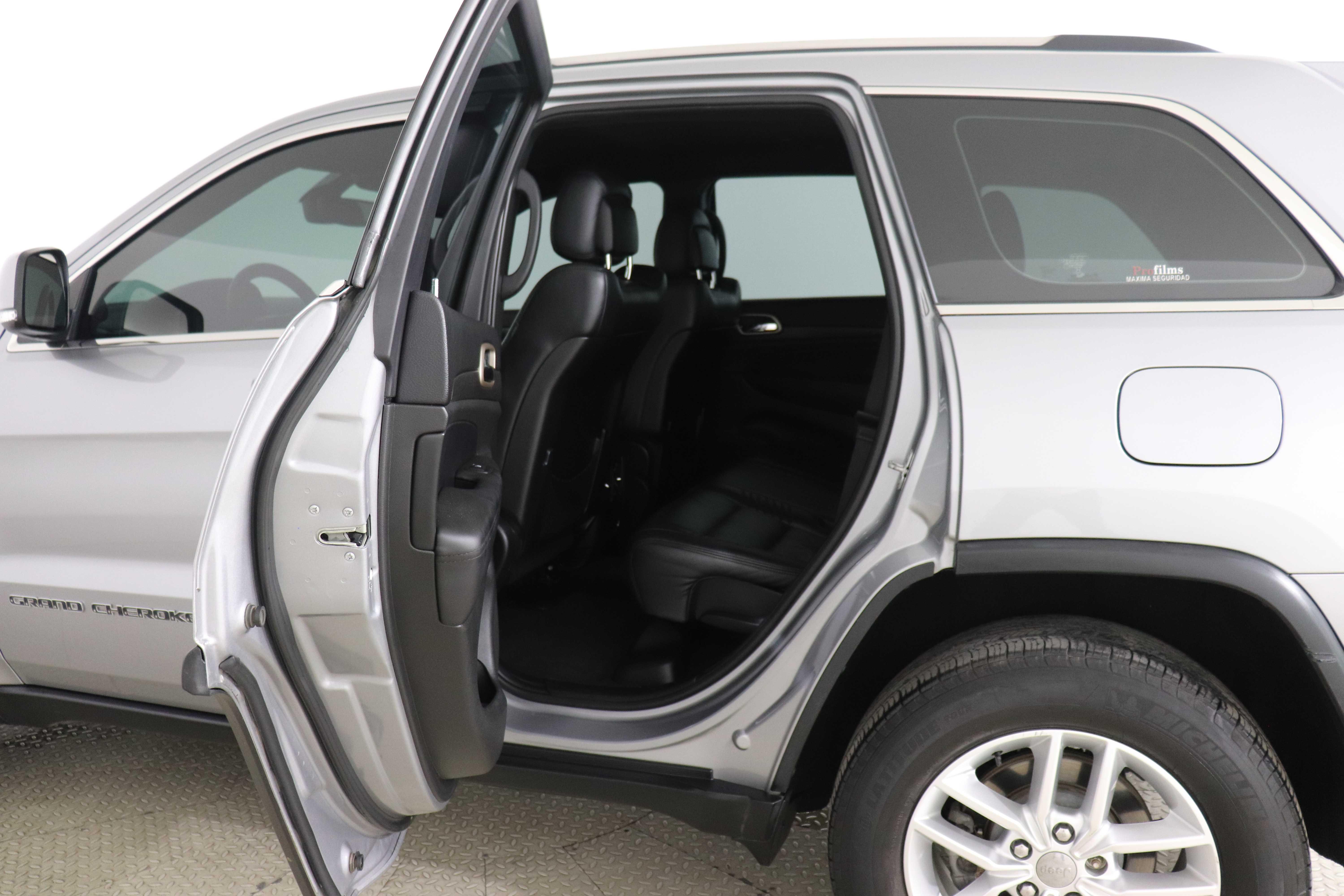 JEEP GRAND CHEROKEE - One GRAND CHEROKEE