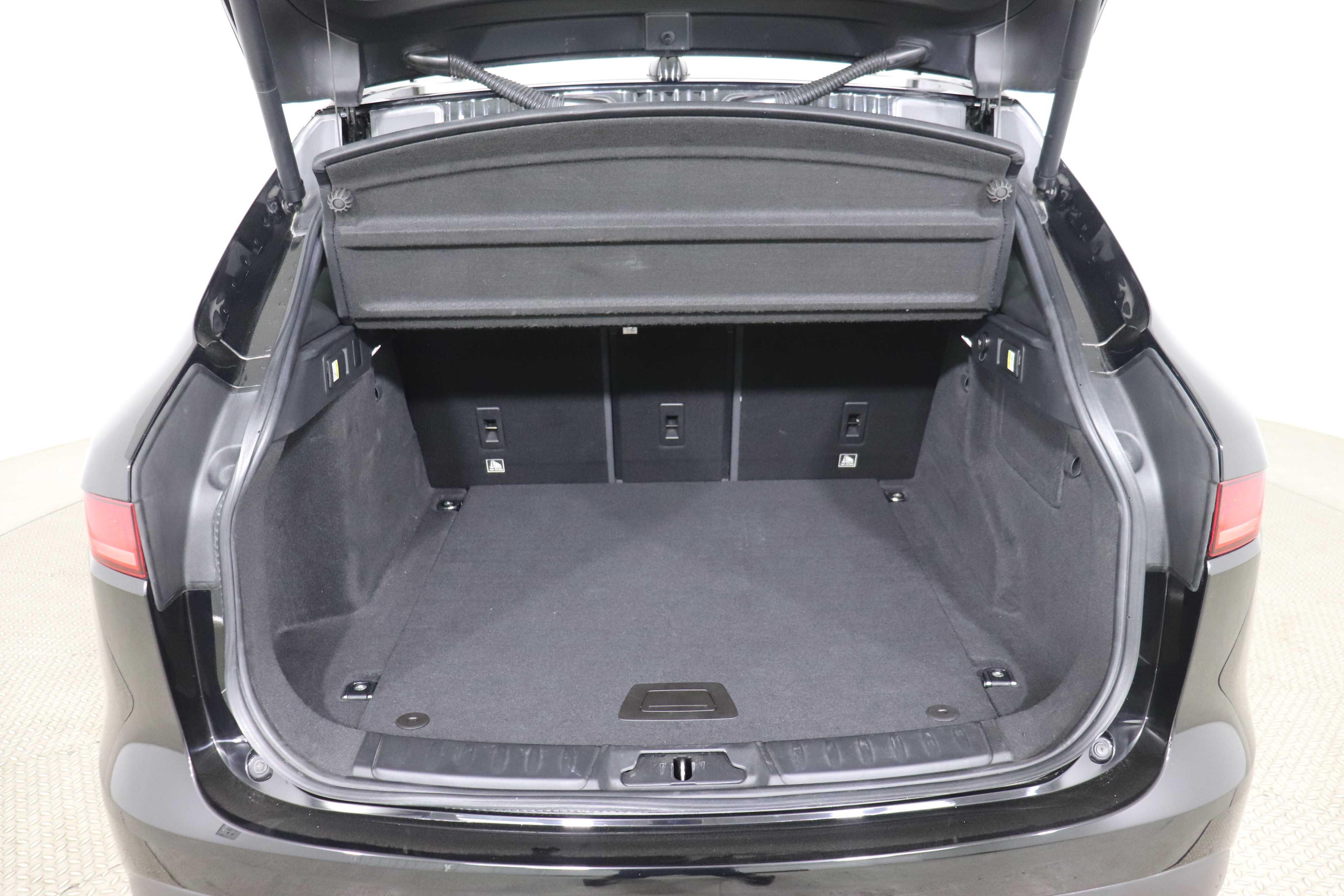 JAGUAR F-PACE - One F-PACE