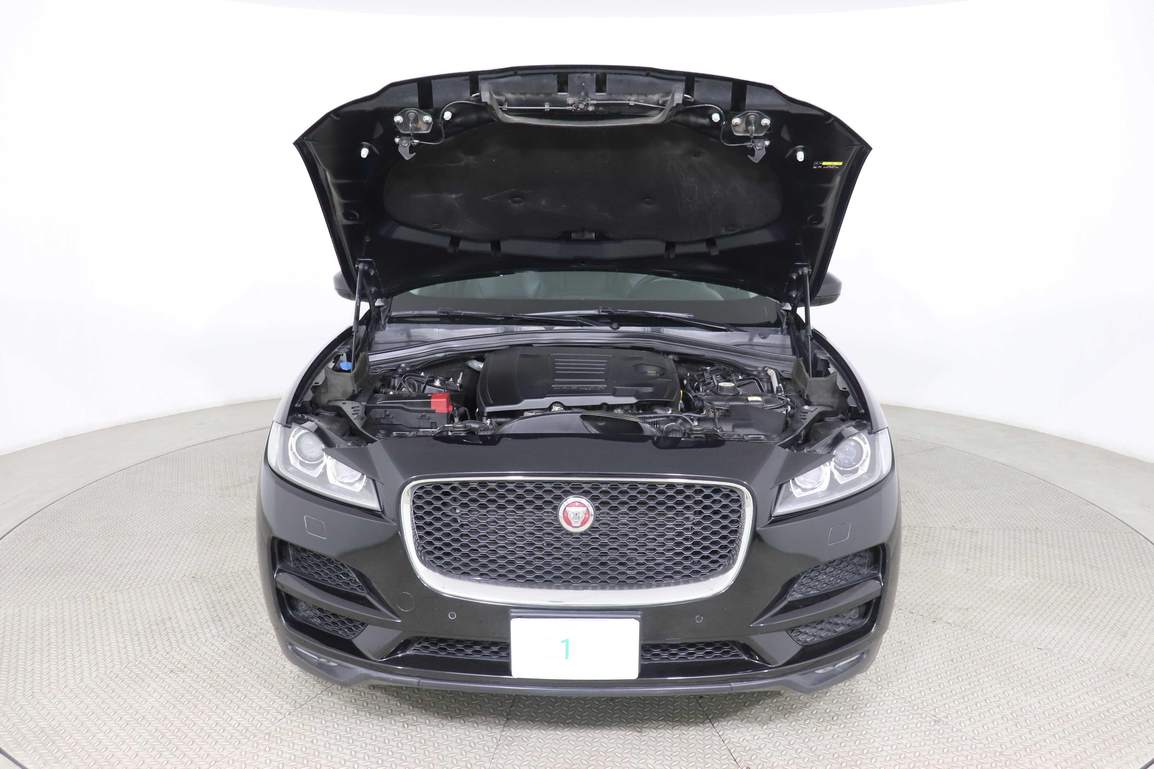 JAGUAR F-PACE - One F-PACE