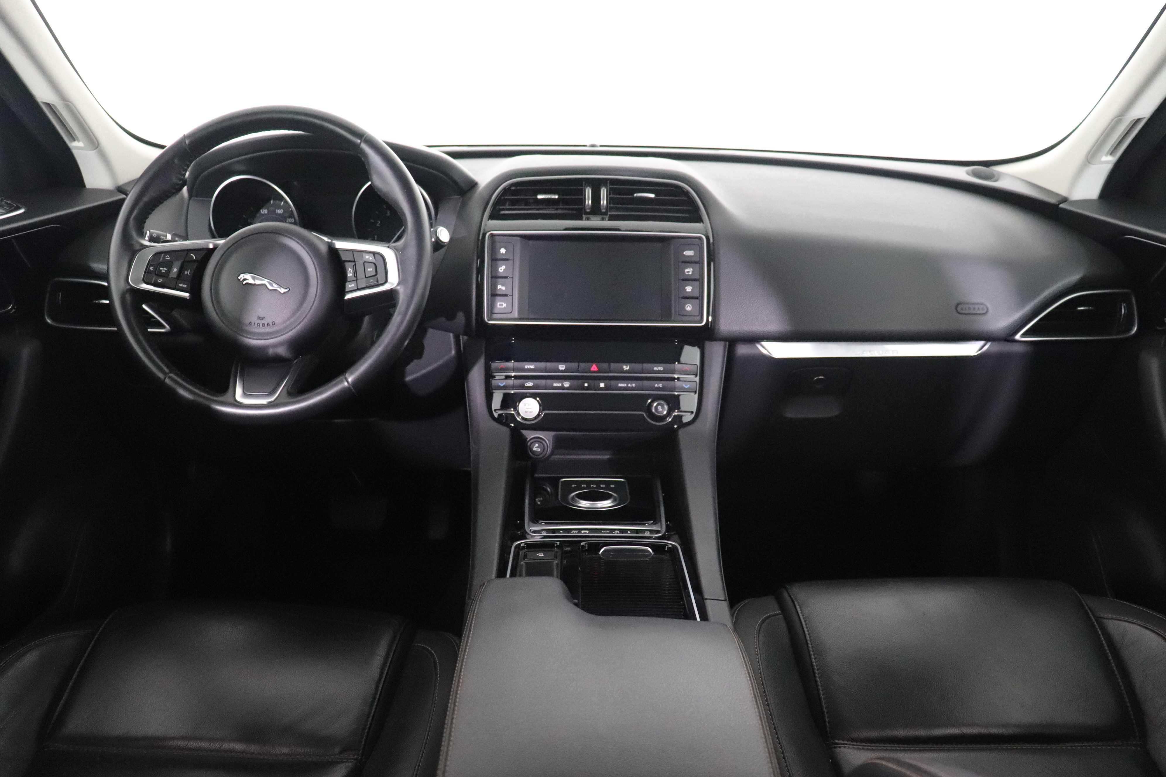 JAGUAR F-PACE - One F-PACE