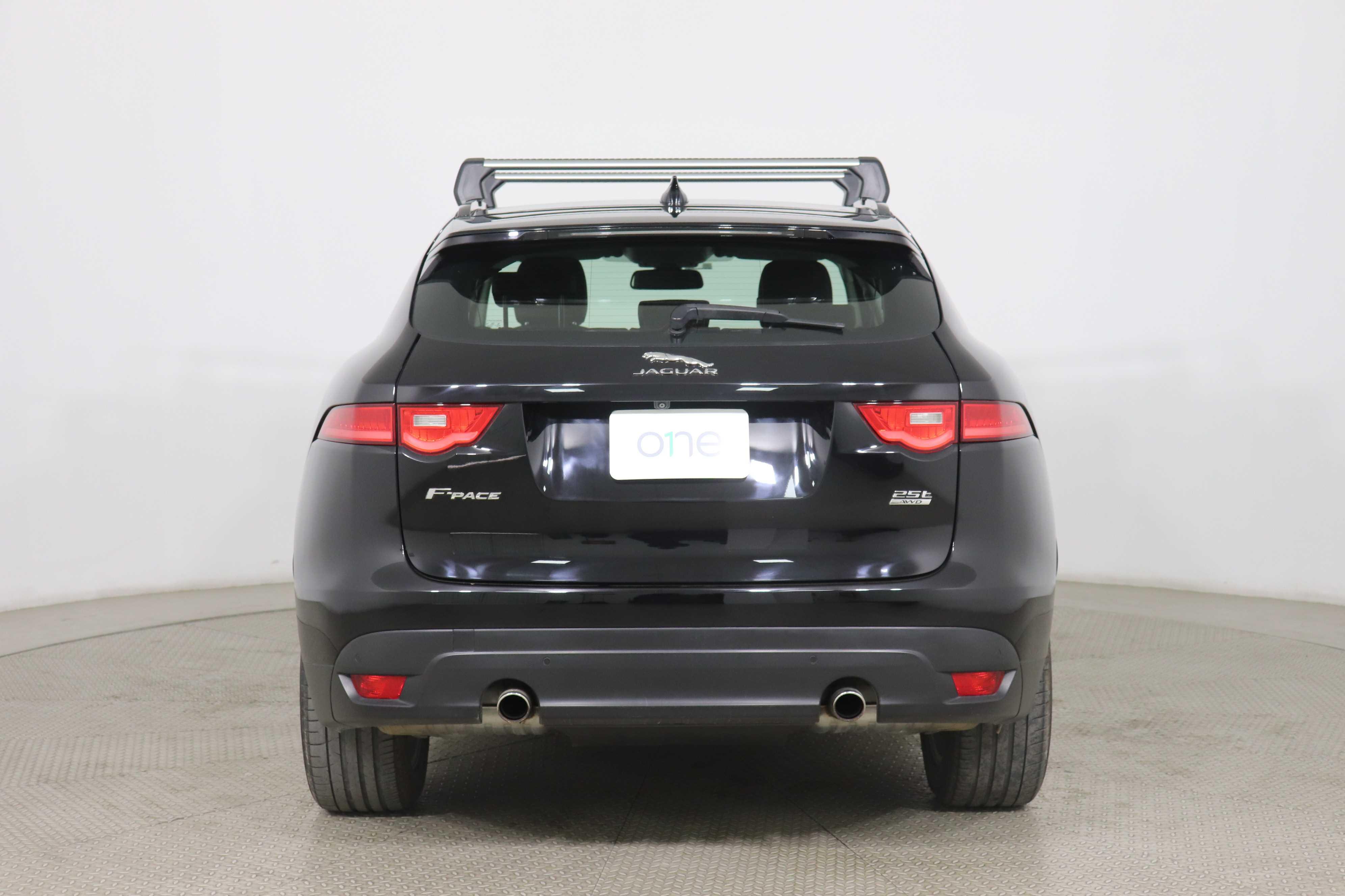 JAGUAR F-PACE - One F-PACE