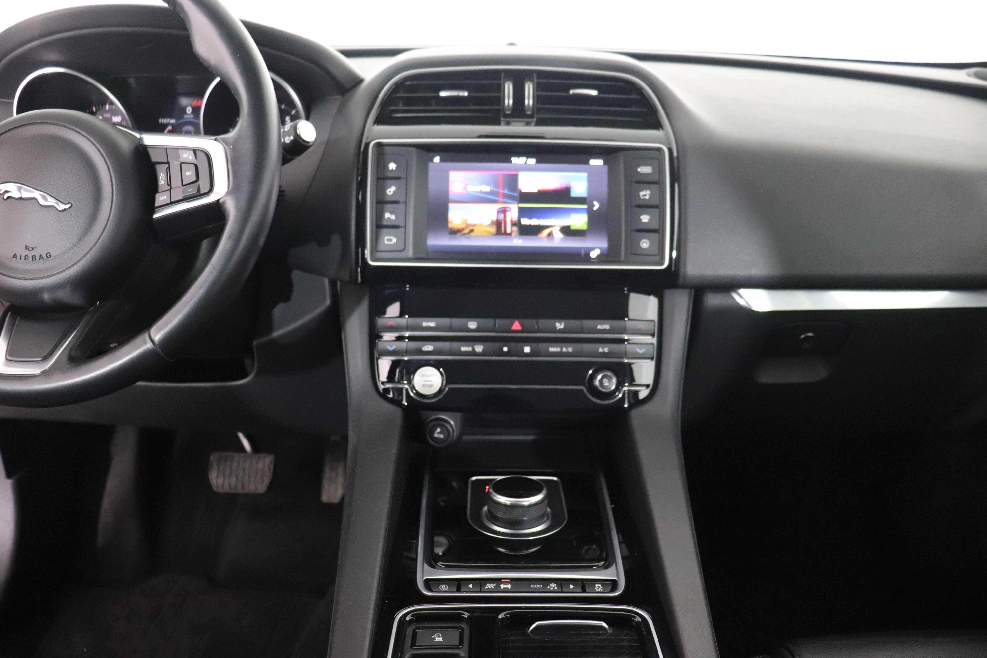 JAGUAR F-PACE - One F-PACE