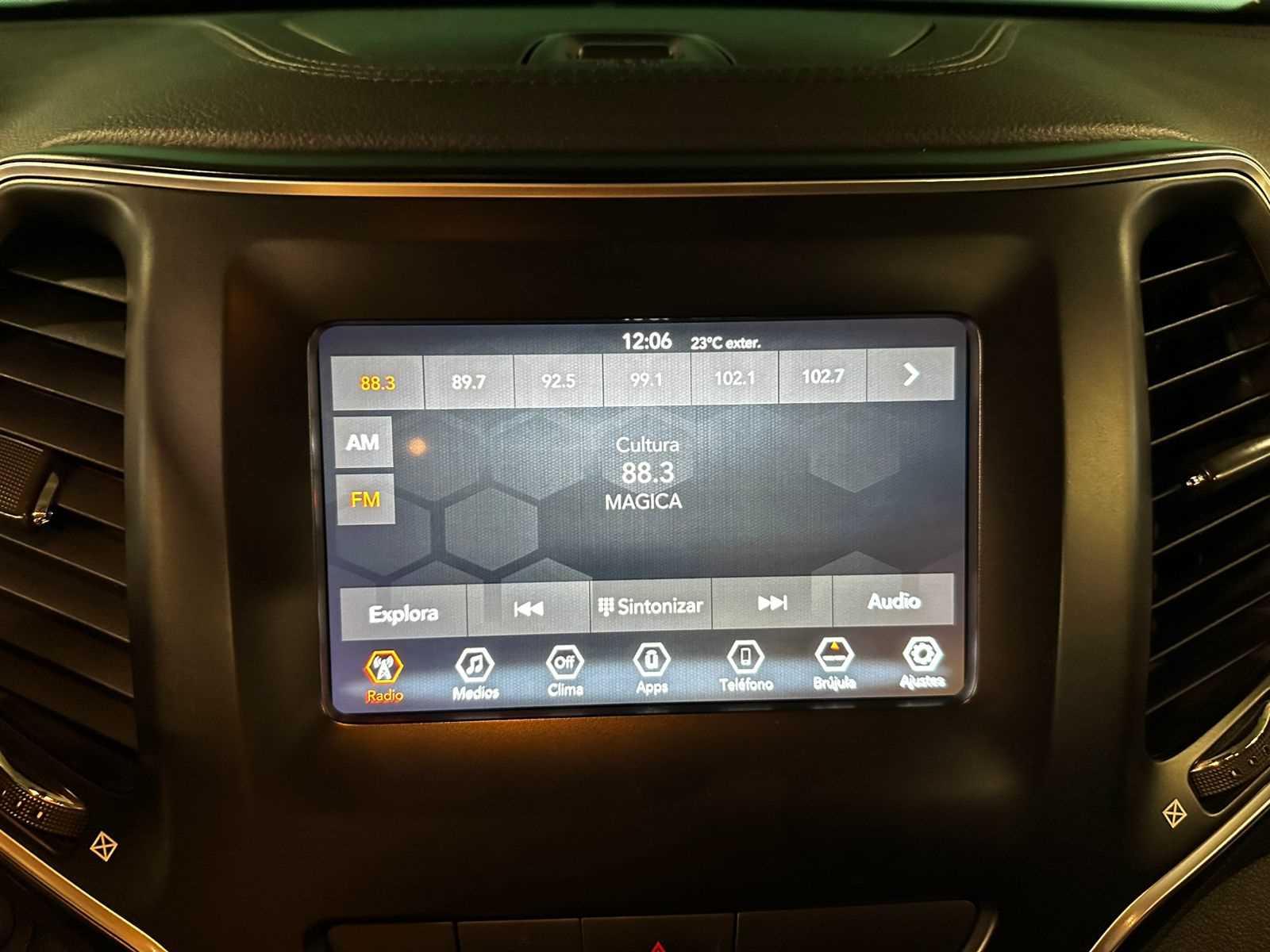 JEEP CHEROKEE - One CHEROKEE