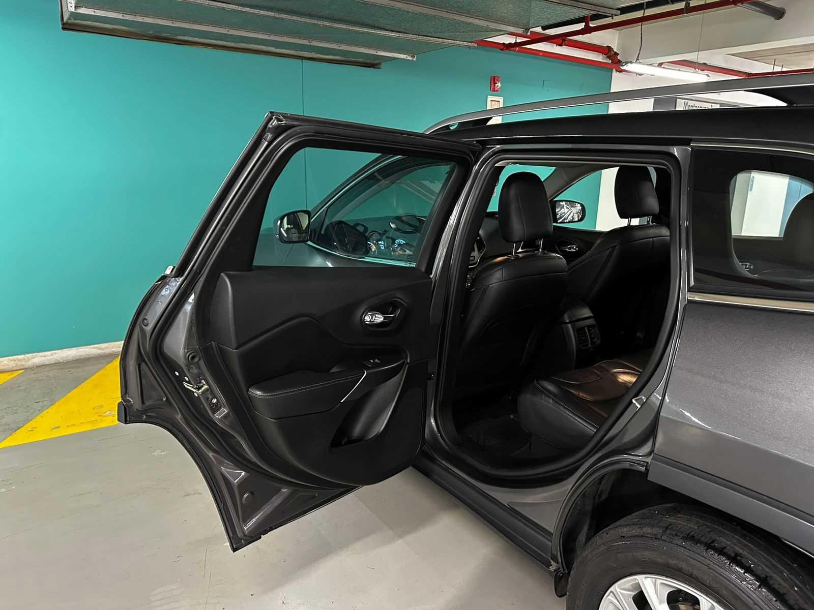 JEEP CHEROKEE - One CHEROKEE