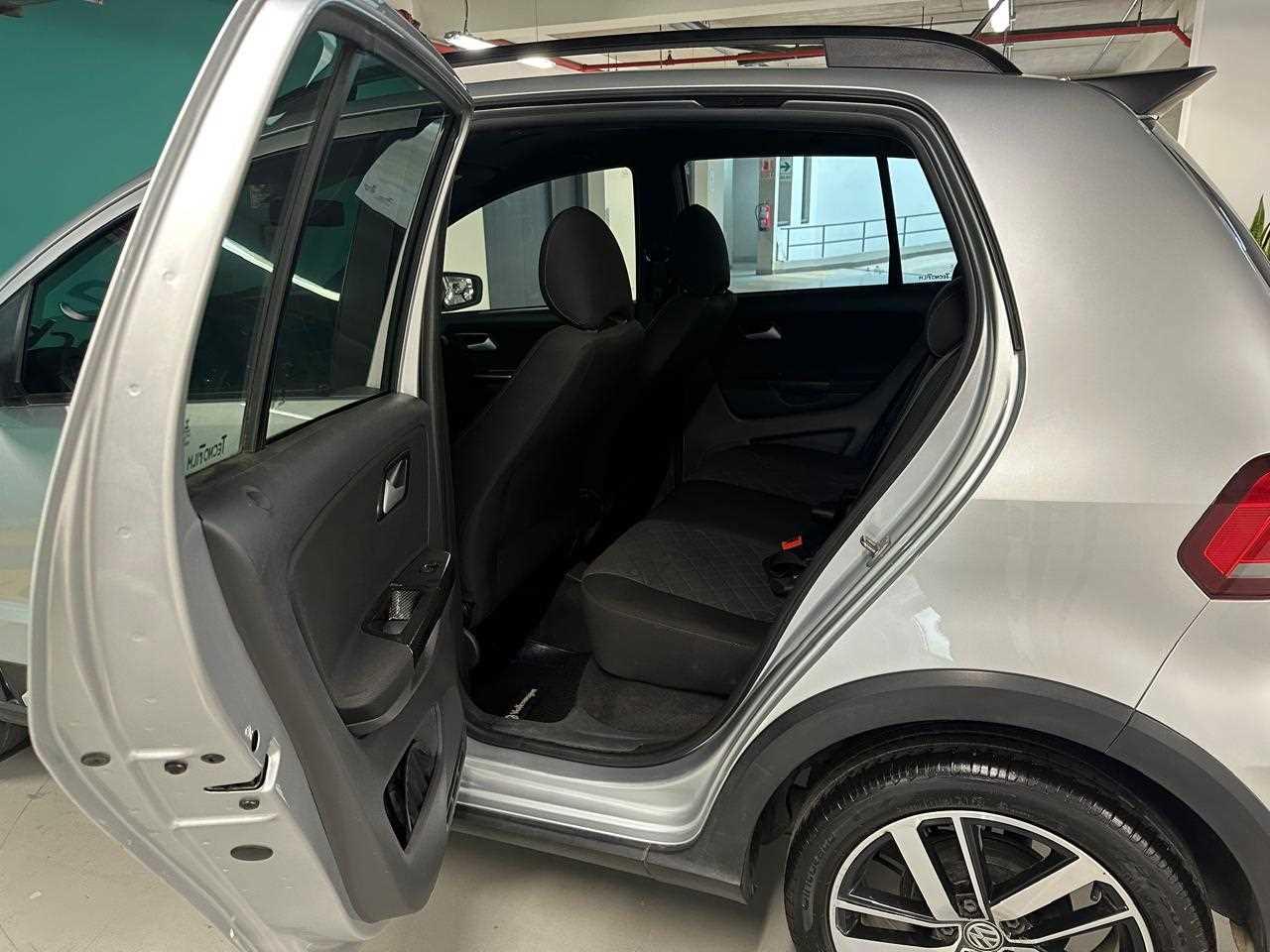 VOLKSWAGEN CROSSFOX - One CROSSFOX