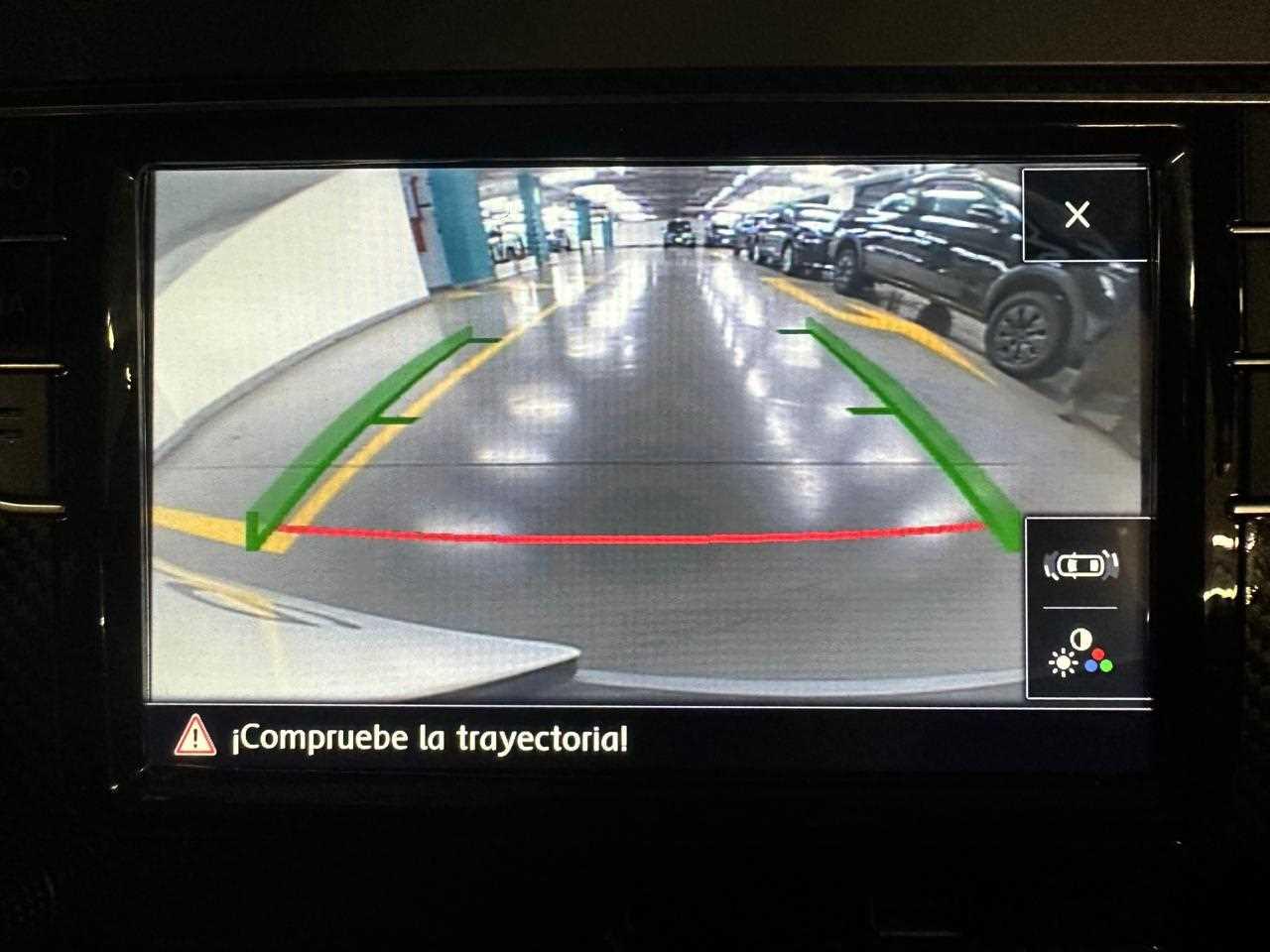 VOLKSWAGEN CROSSFOX - One CROSSFOX