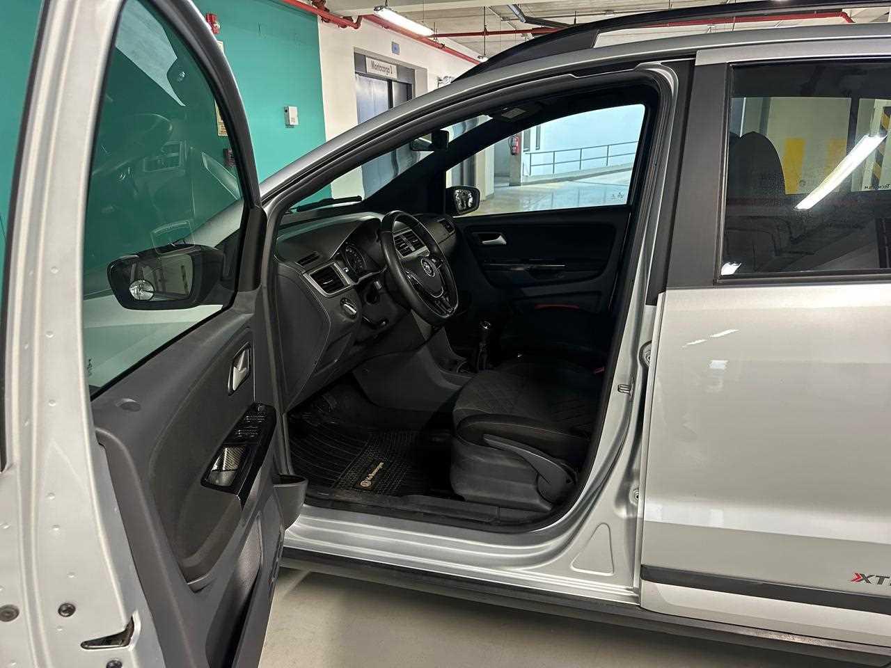 VOLKSWAGEN CROSSFOX - One CROSSFOX