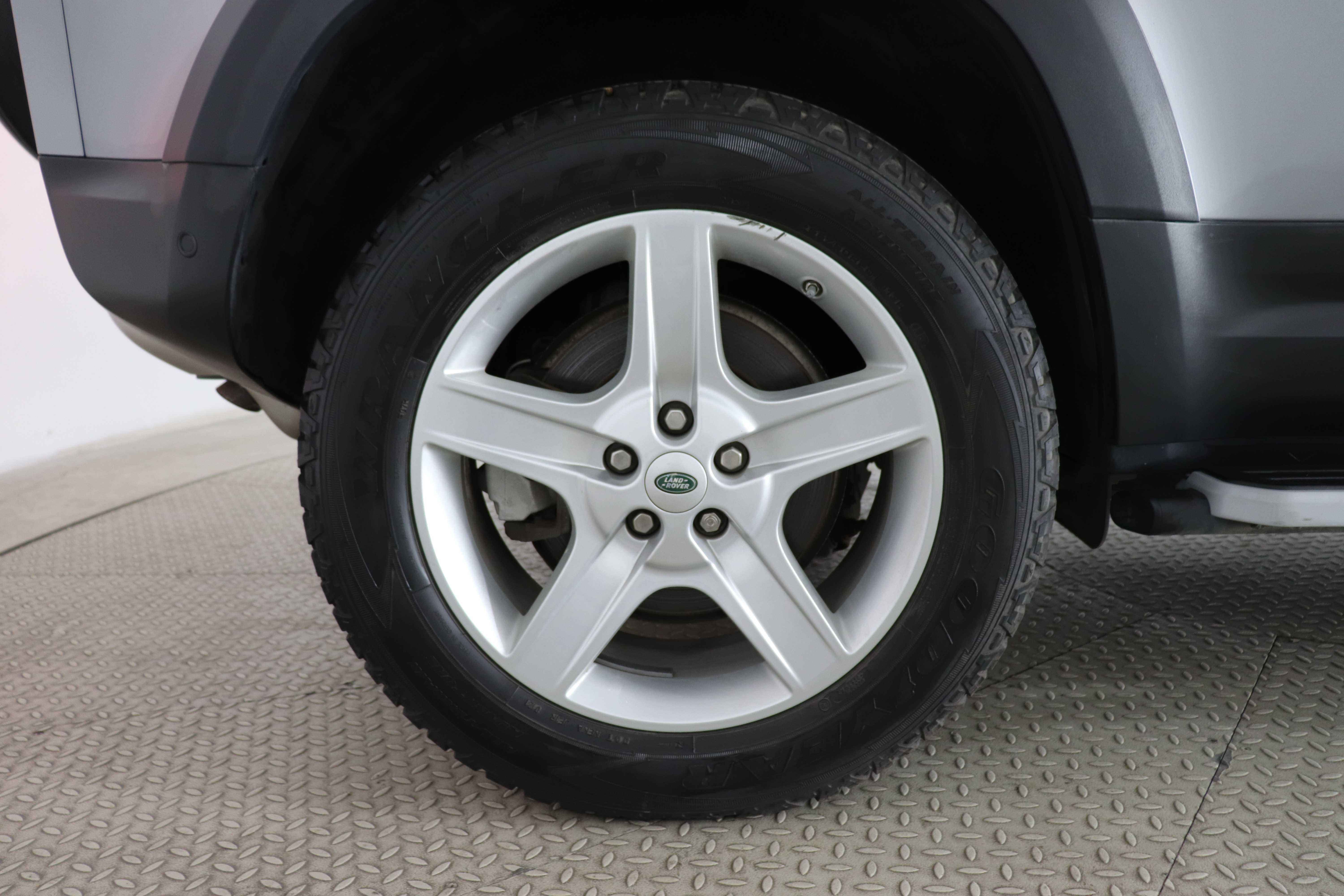 LAND ROVER DEFENDER - One DEFENDER