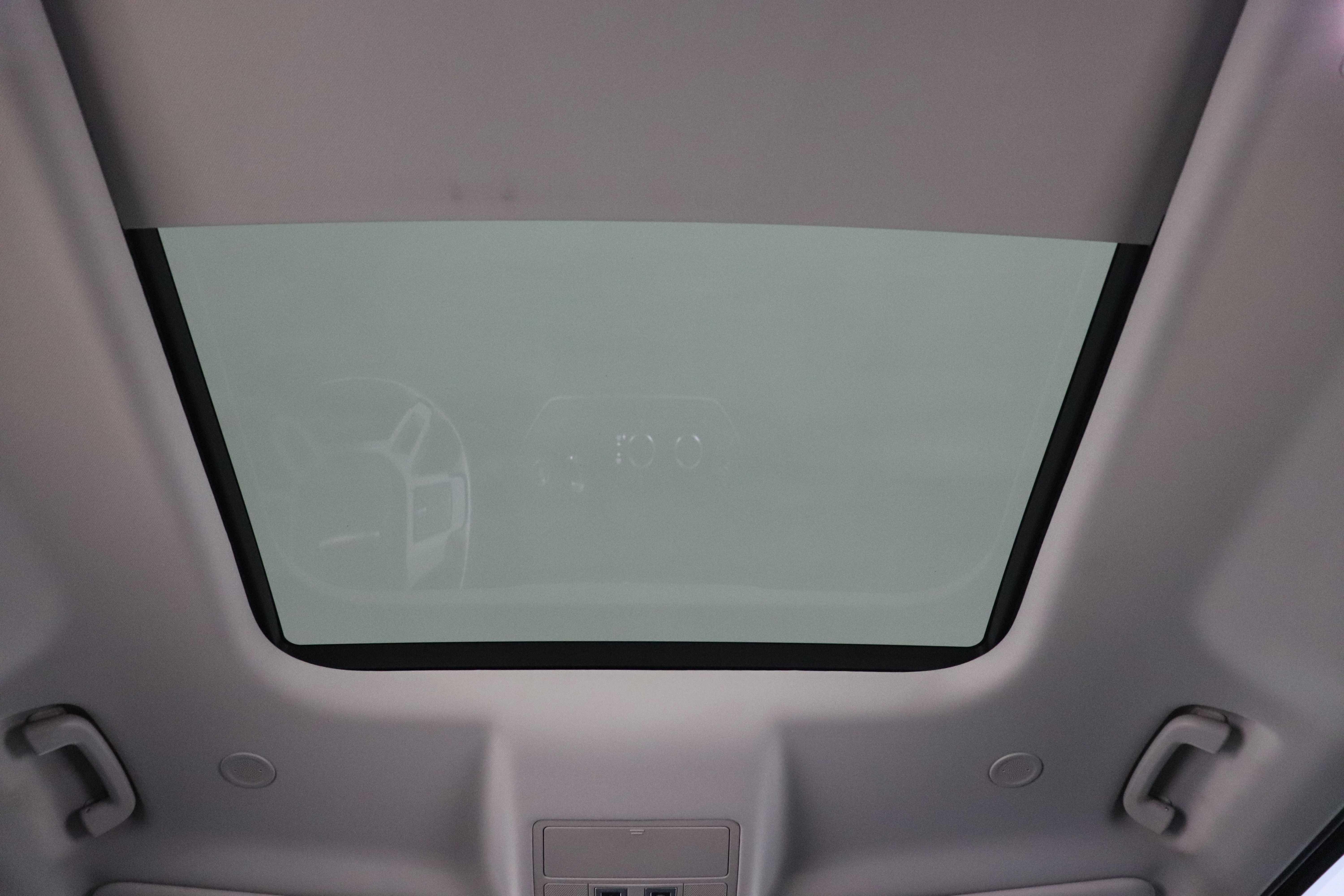 LAND ROVER DEFENDER - One DEFENDER