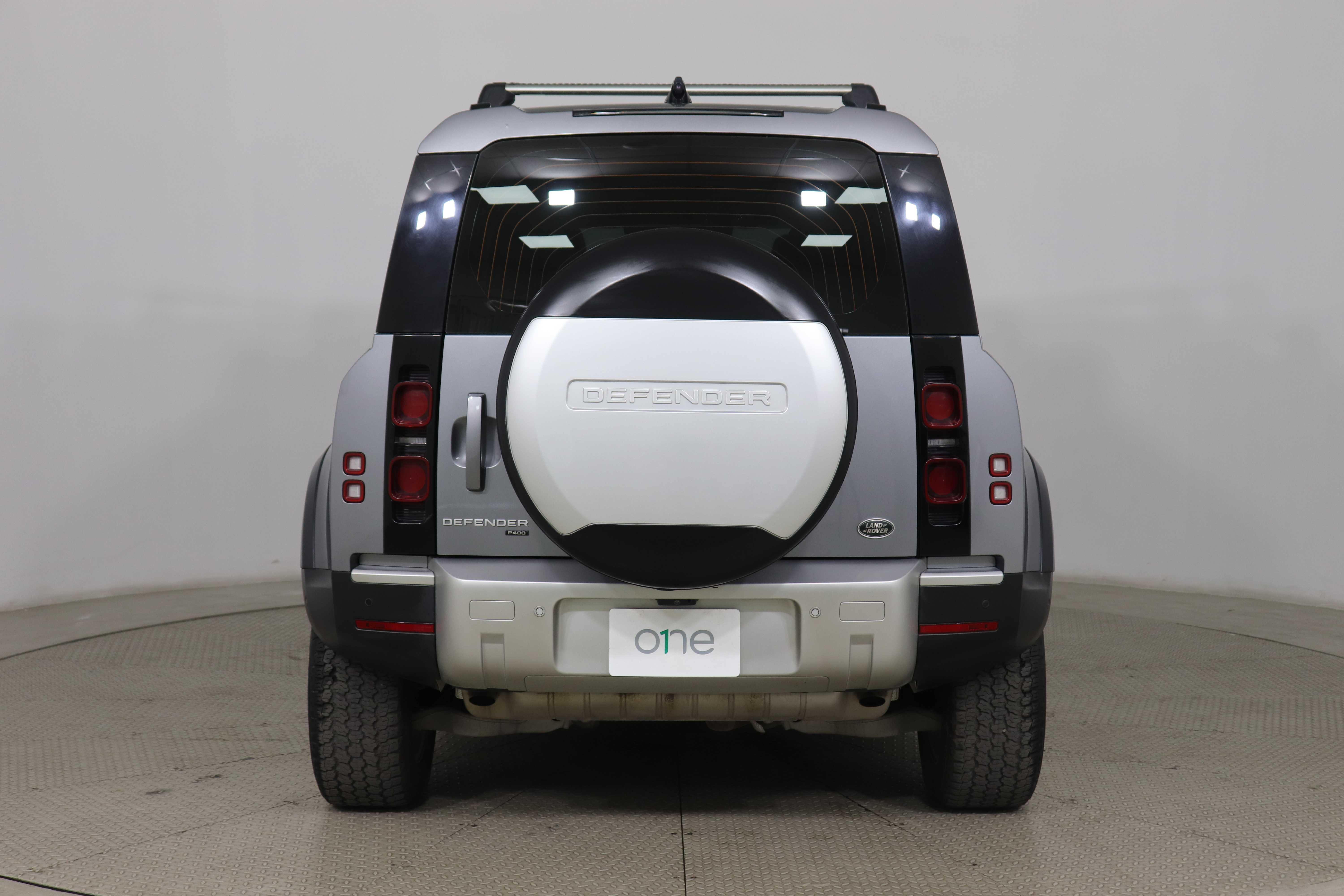 LAND ROVER DEFENDER - One DEFENDER