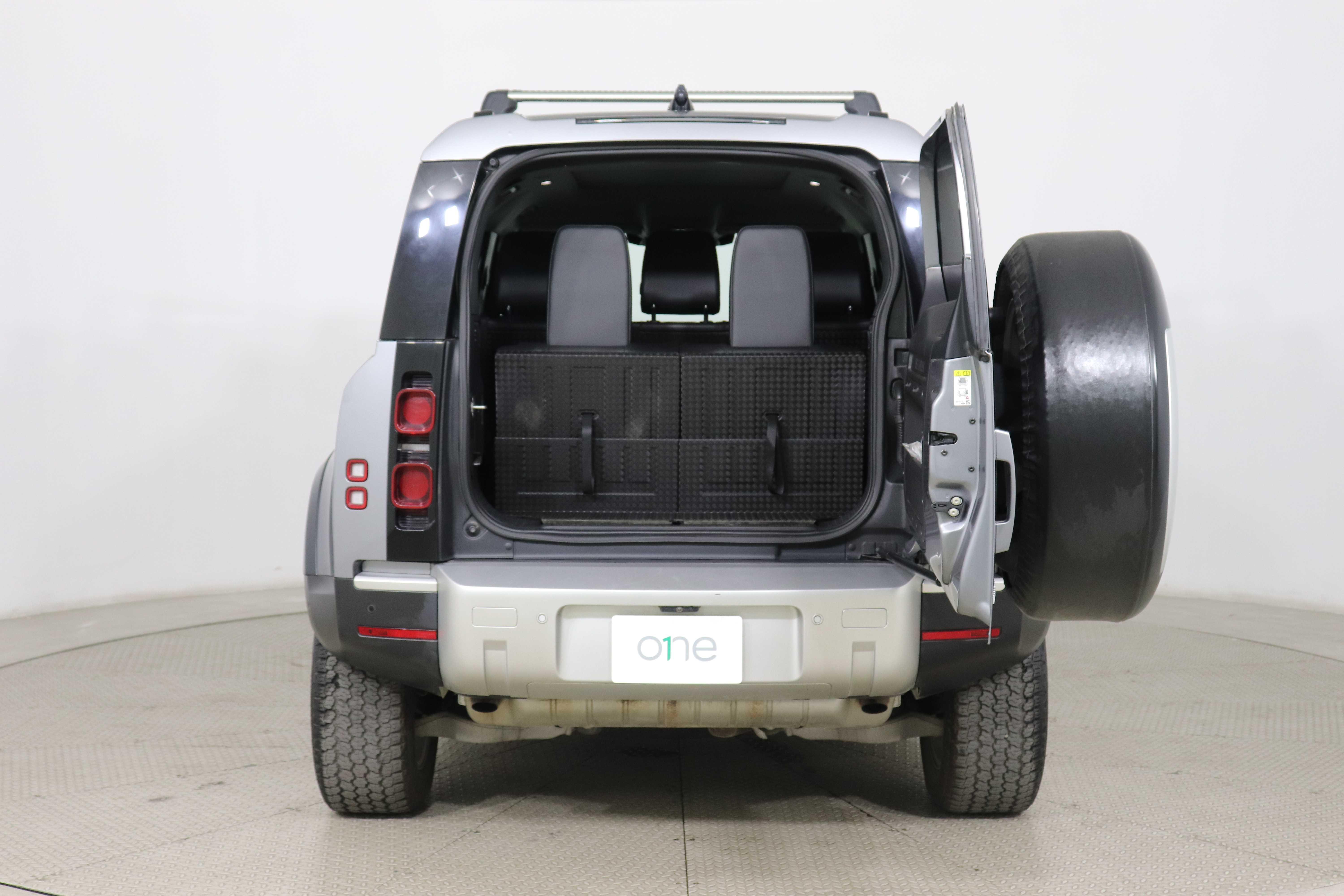 LAND ROVER DEFENDER - One DEFENDER