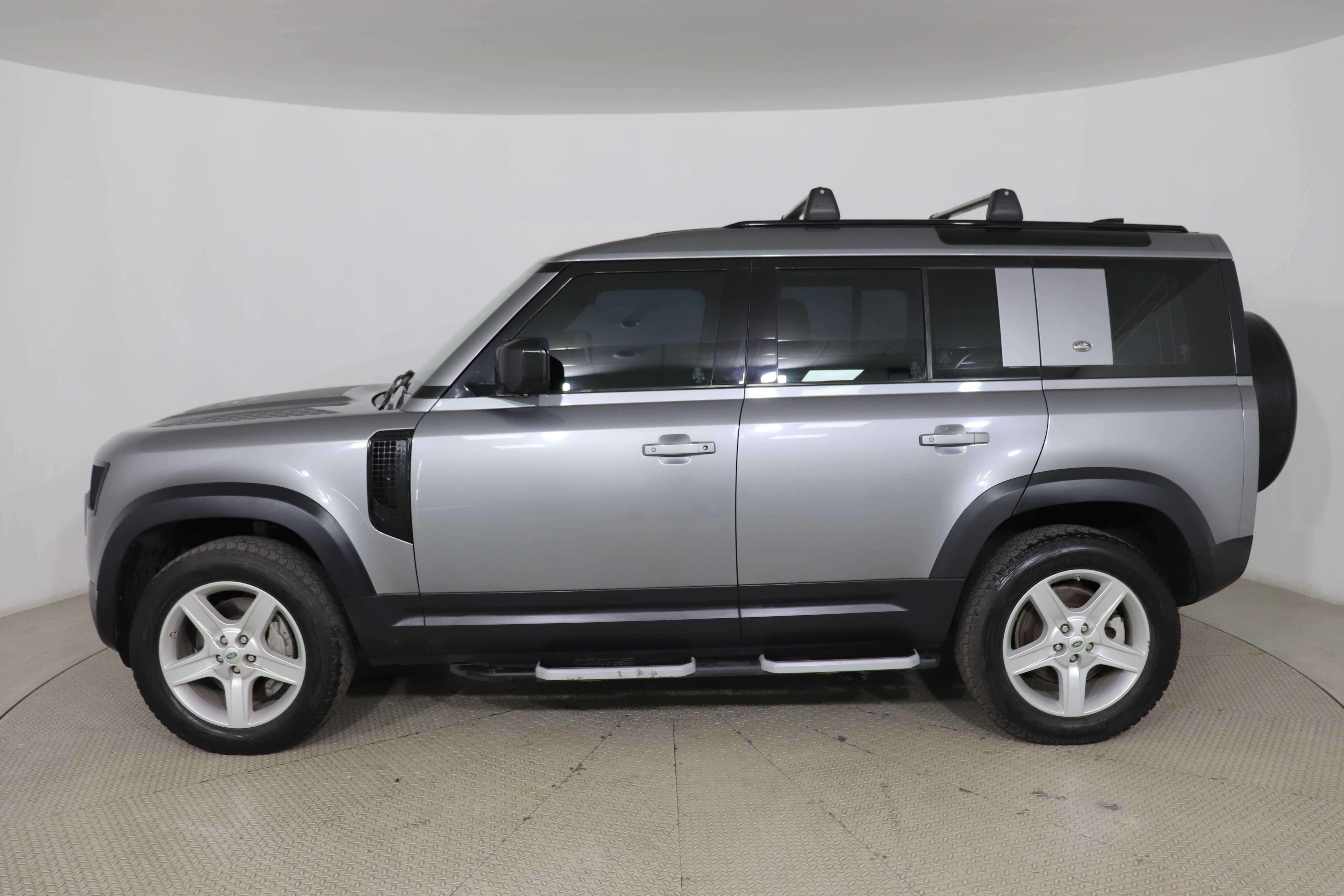 LAND ROVER DEFENDER - One DEFENDER