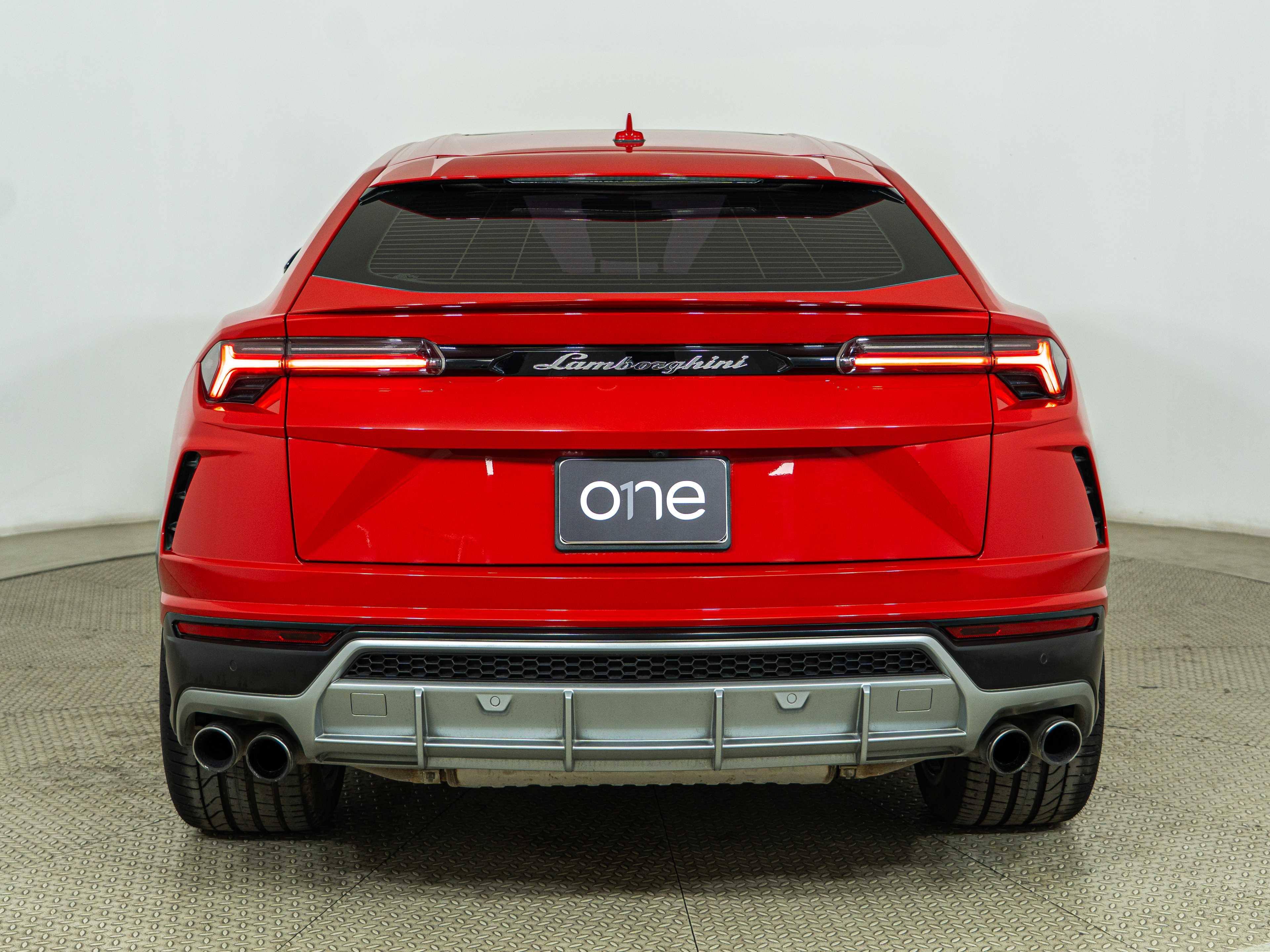LAMBORGHINI URUS - One URUS