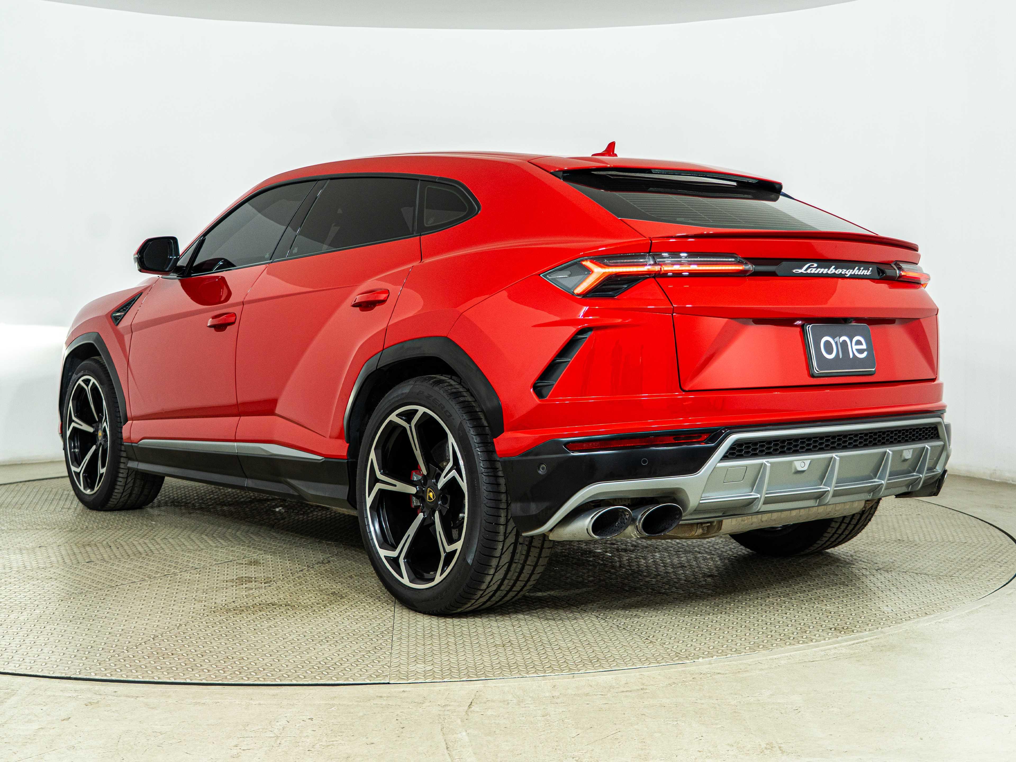 LAMBORGHINI URUS - One URUS