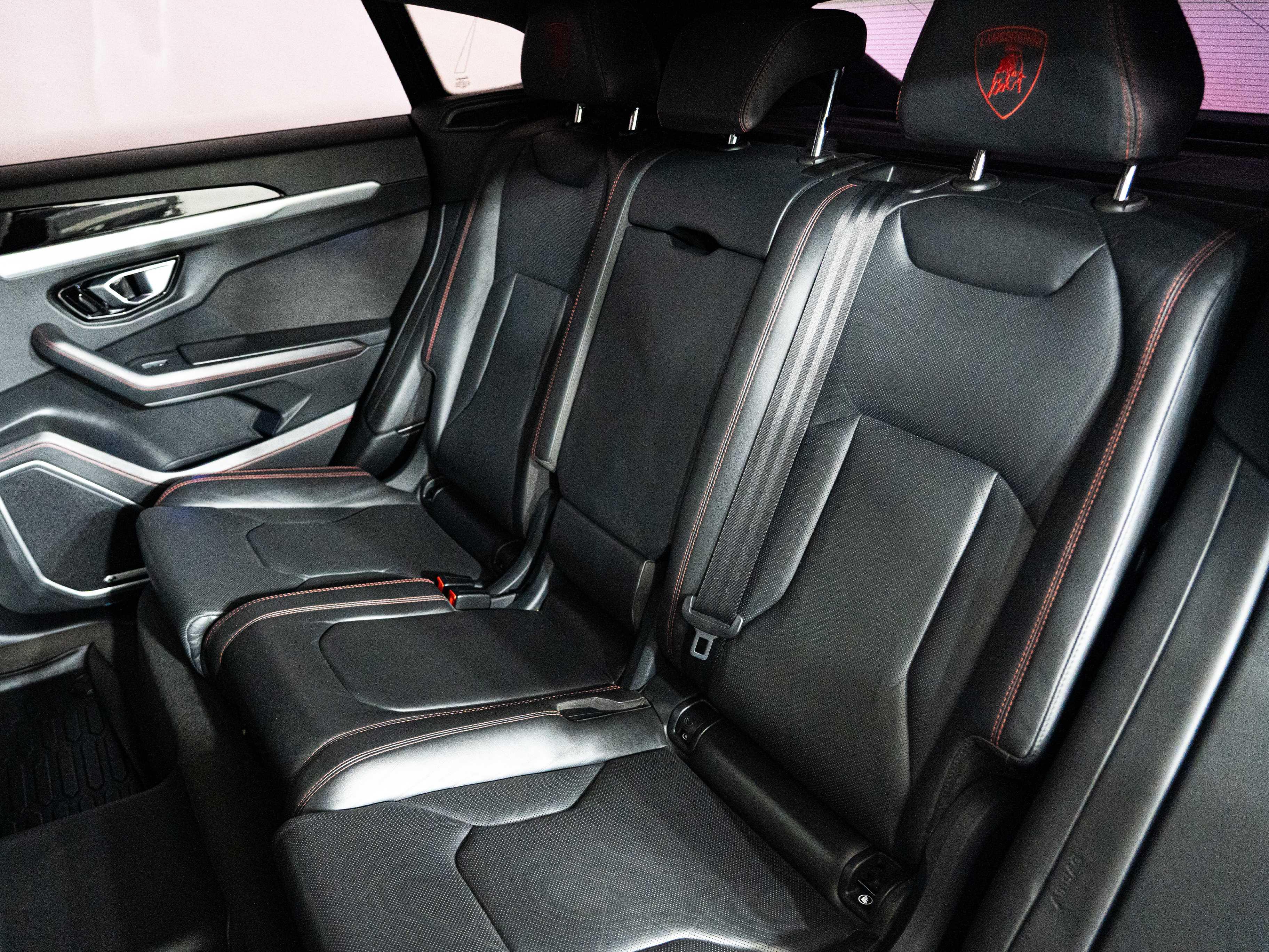 LAMBORGHINI URUS - One URUS