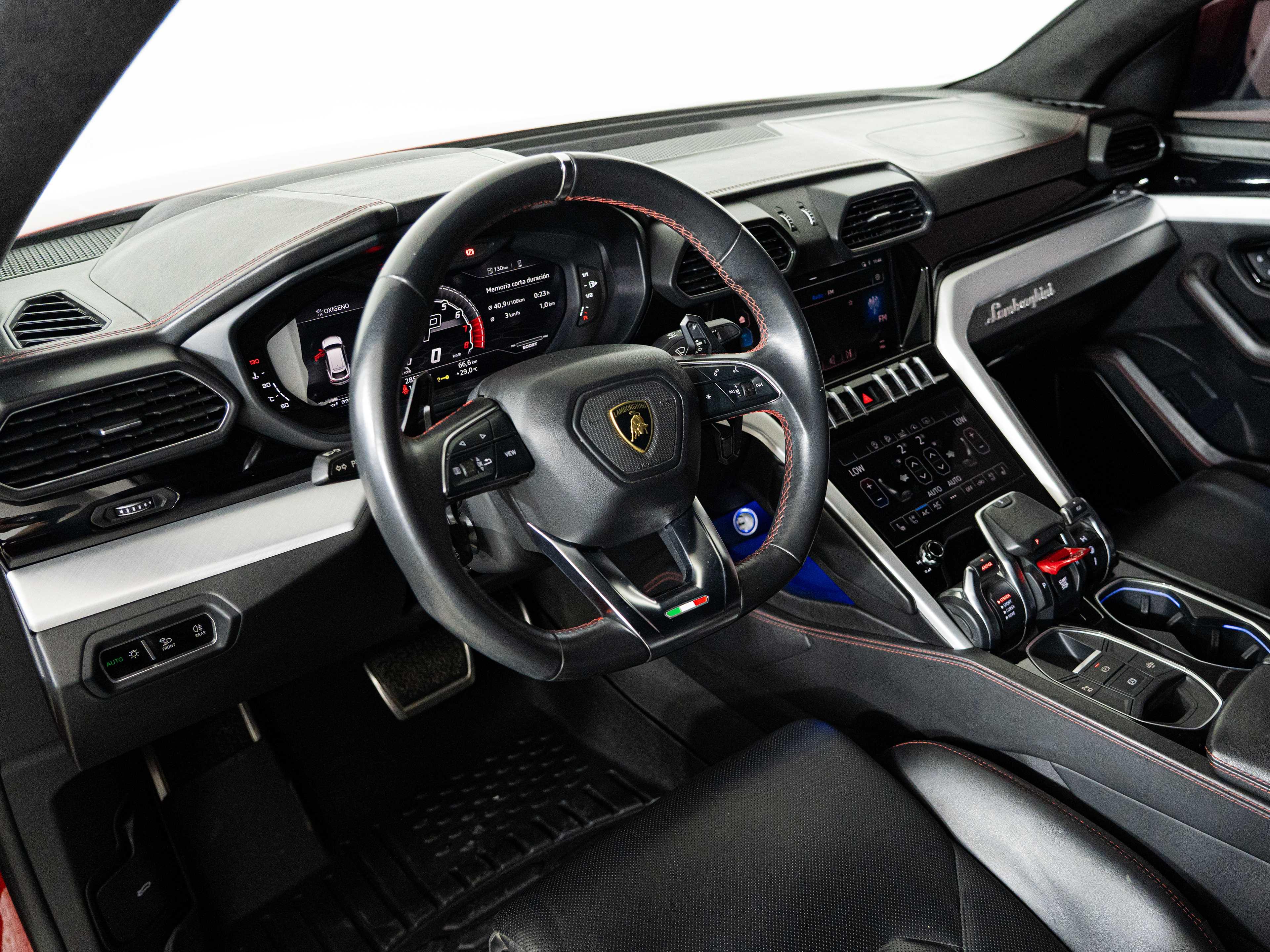 LAMBORGHINI URUS - One URUS