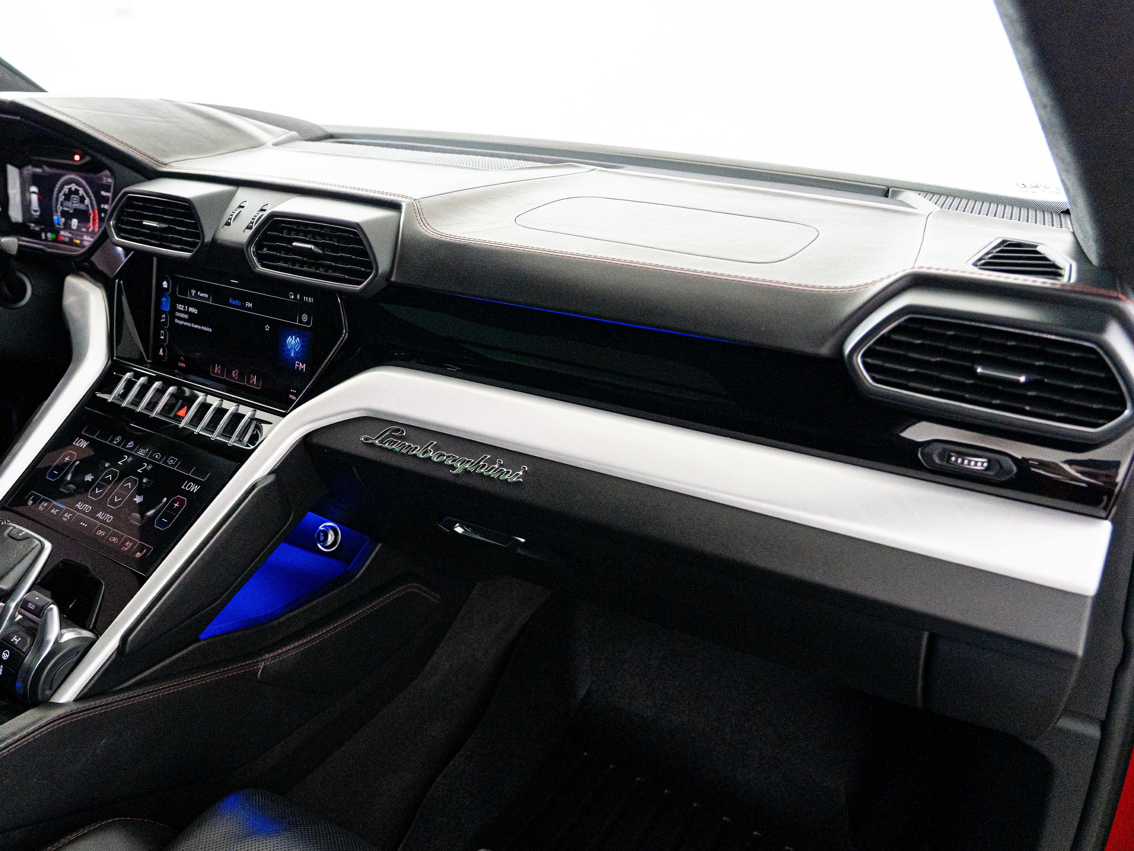 LAMBORGHINI URUS - One URUS