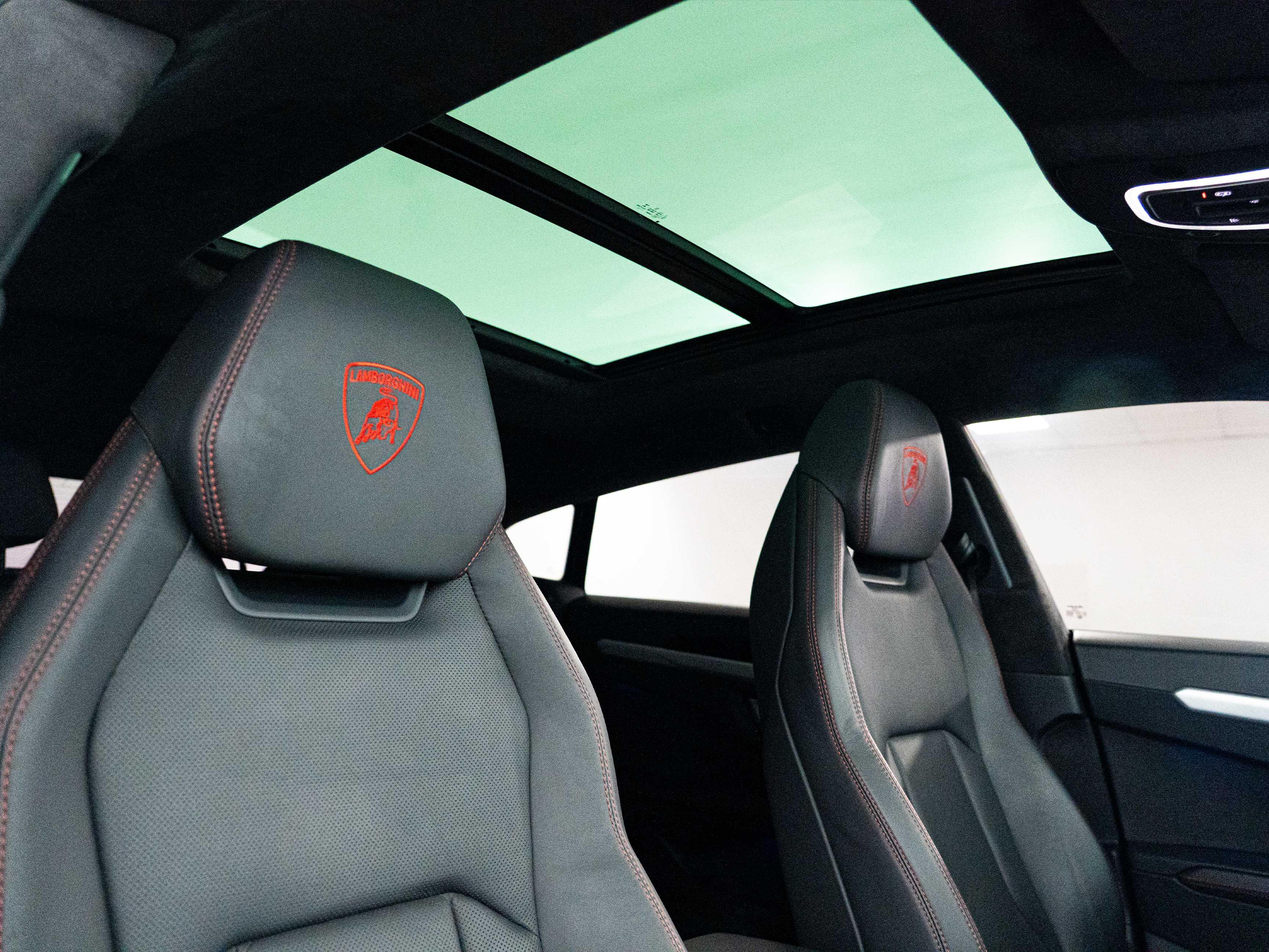 LAMBORGHINI URUS - One URUS