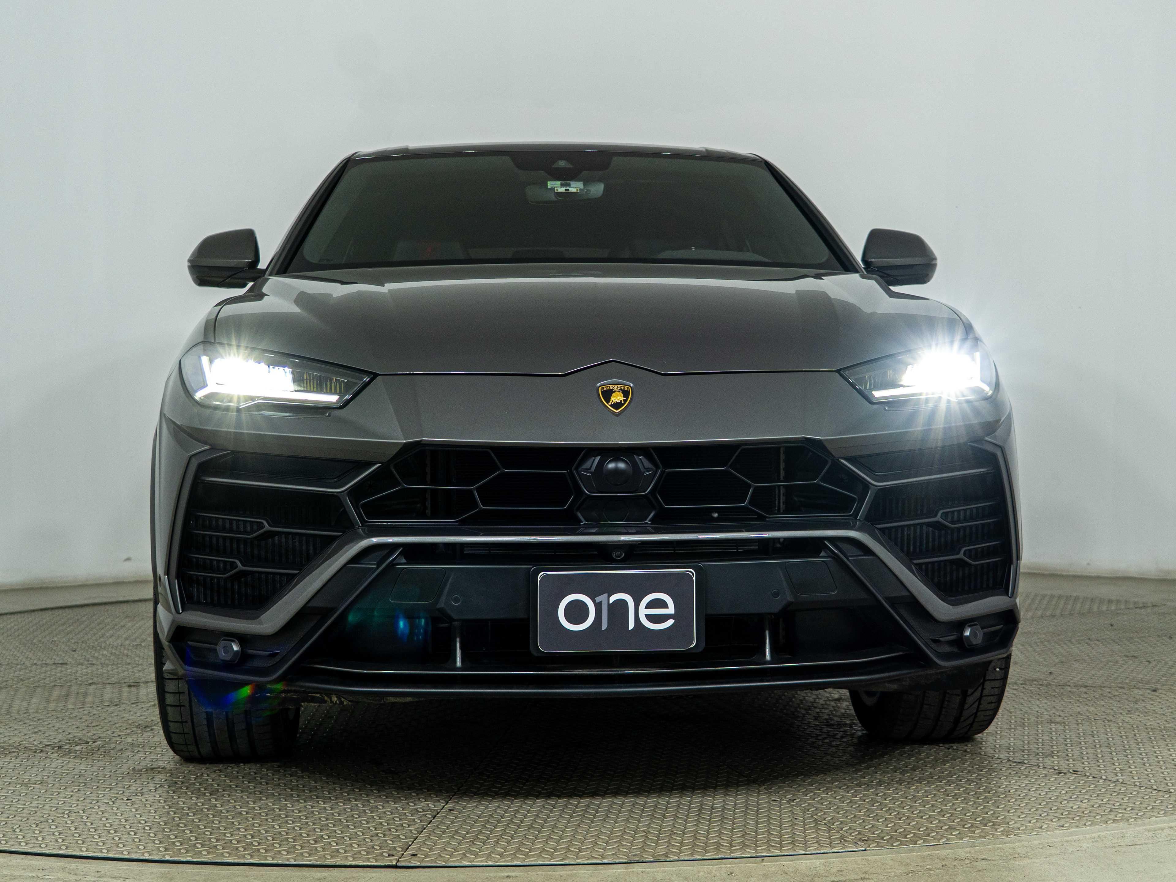 LAMBORGHINI URUS - One URUS