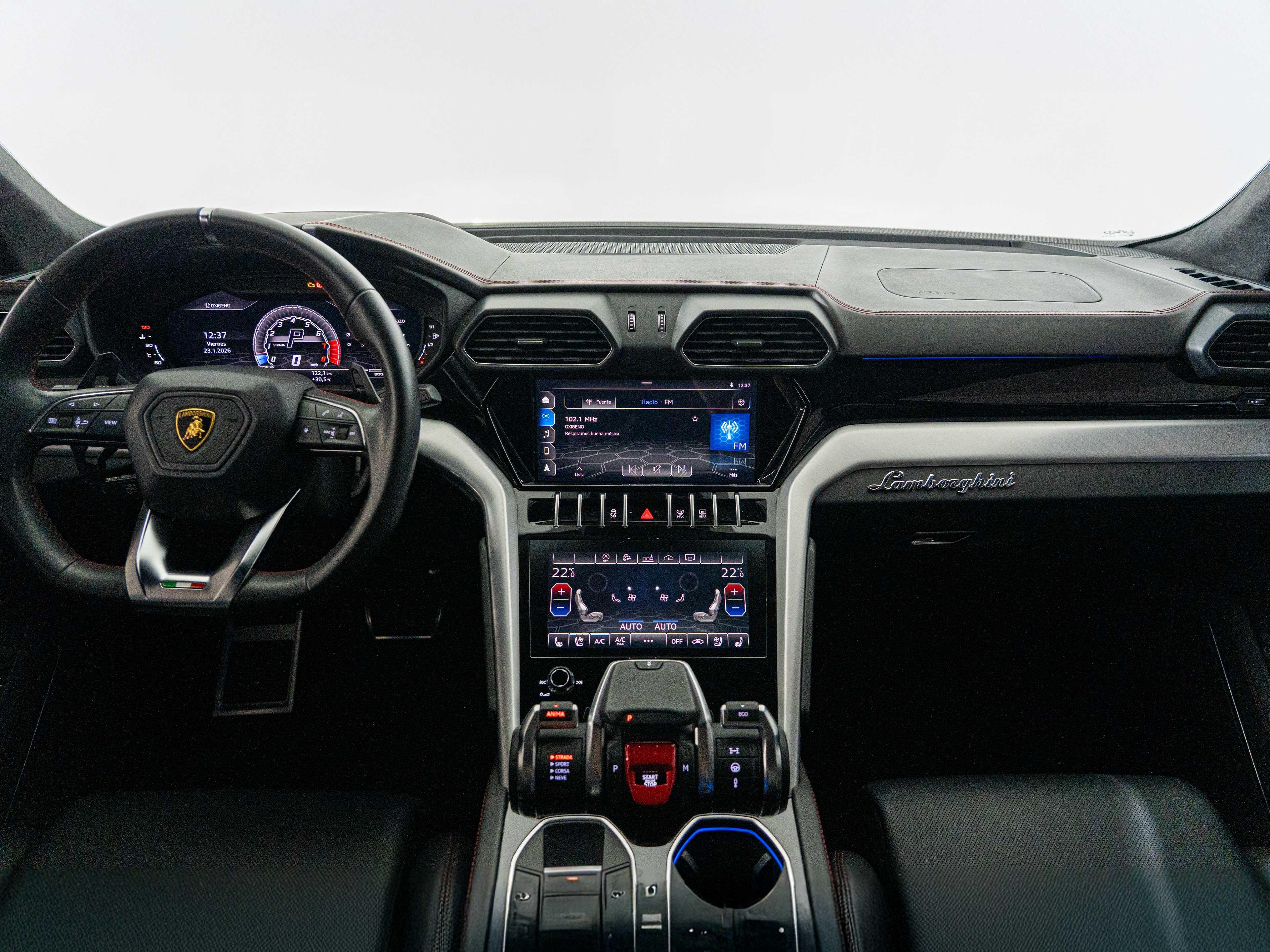 LAMBORGHINI URUS - One URUS