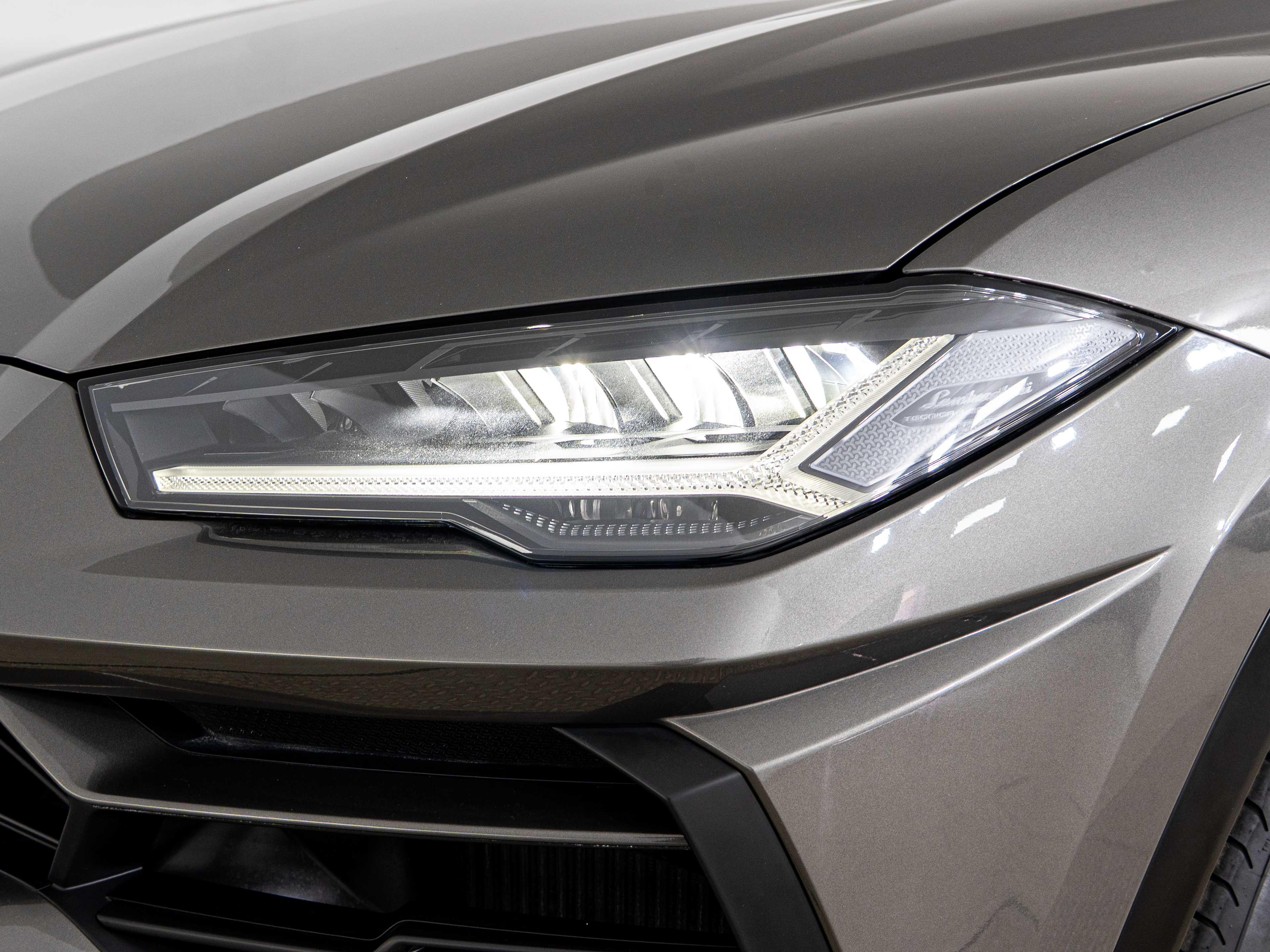 LAMBORGHINI URUS - One URUS