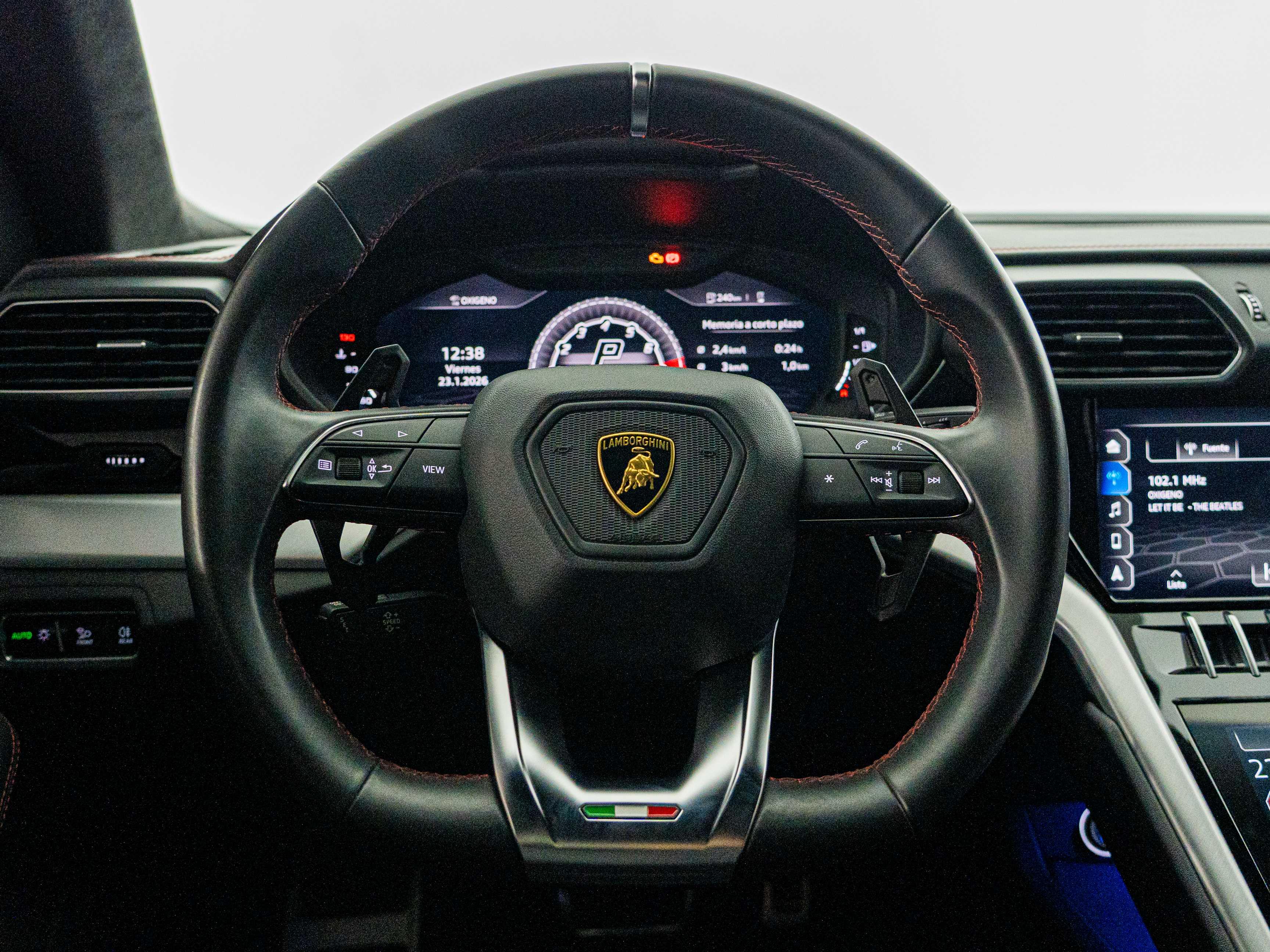 LAMBORGHINI URUS - One URUS