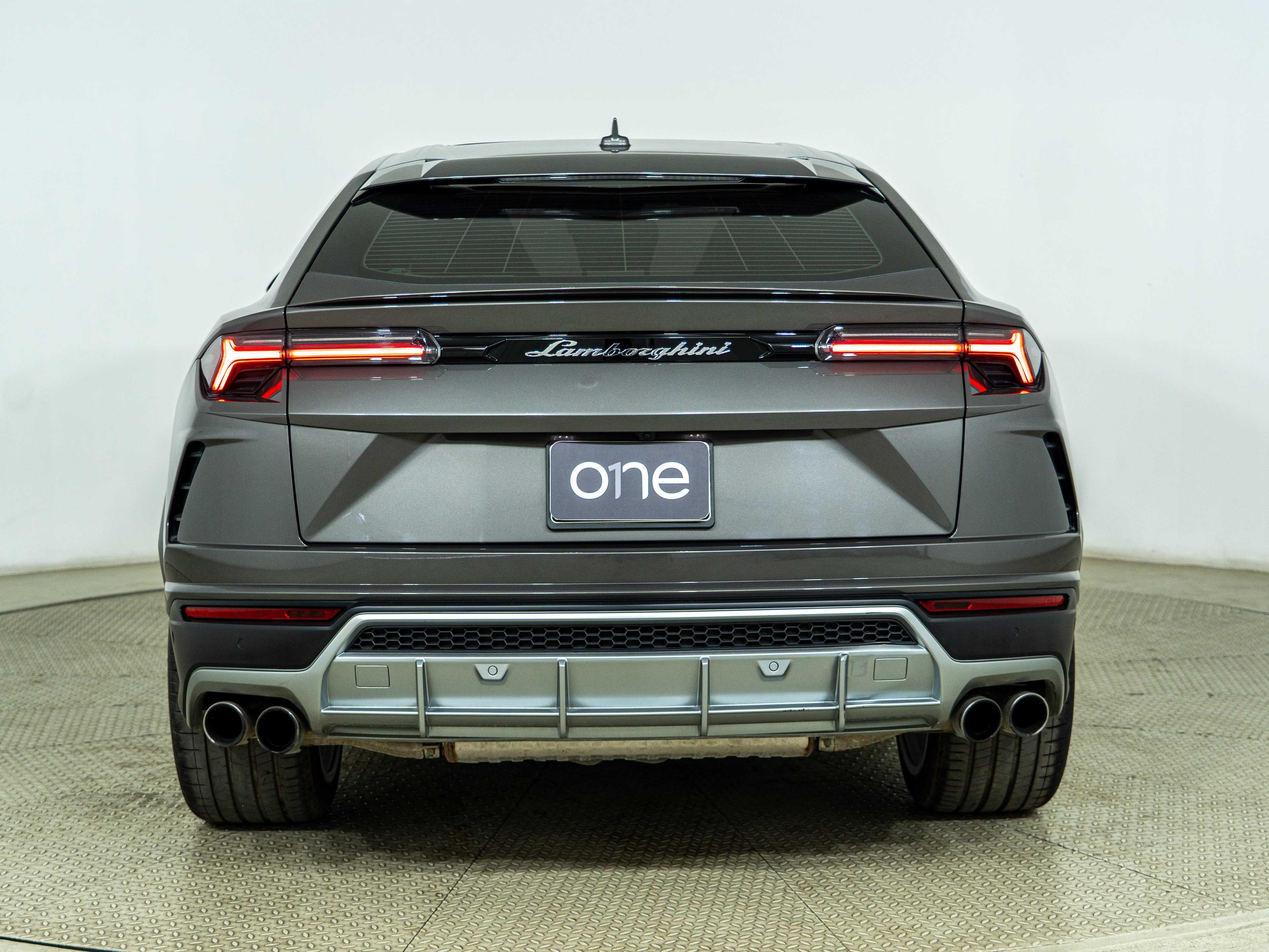 LAMBORGHINI URUS - One URUS