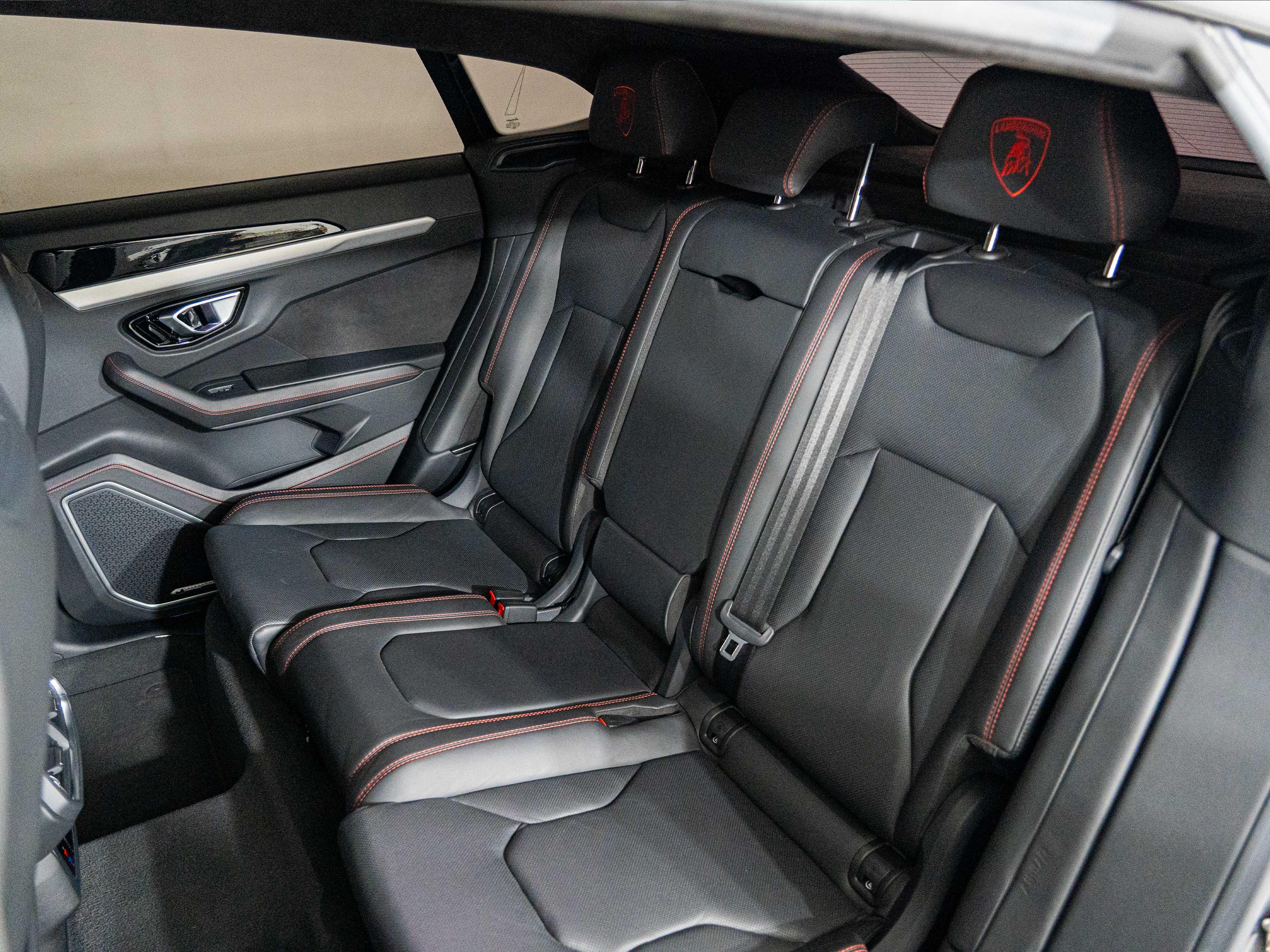 LAMBORGHINI URUS - One URUS