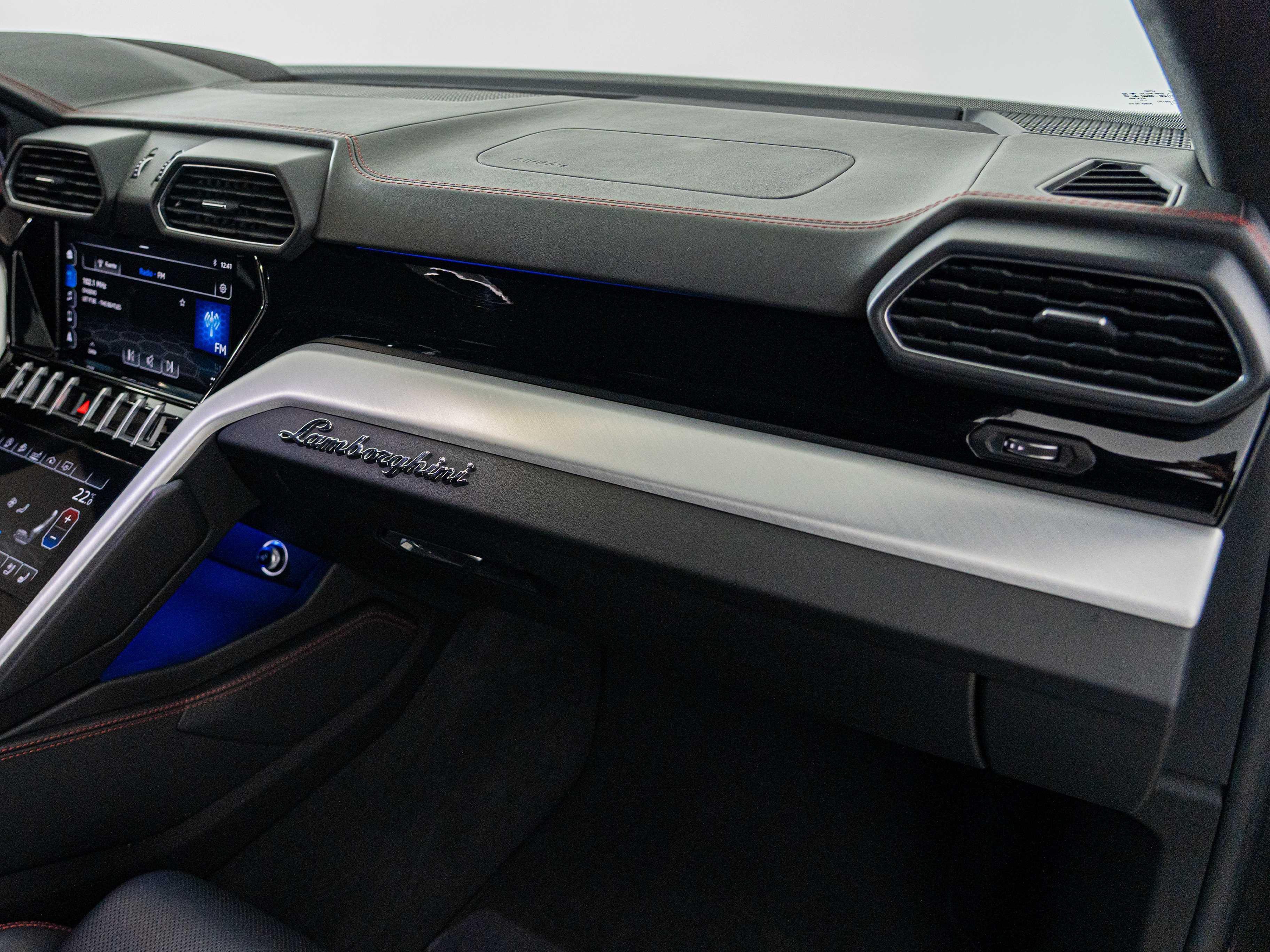 LAMBORGHINI URUS - One URUS