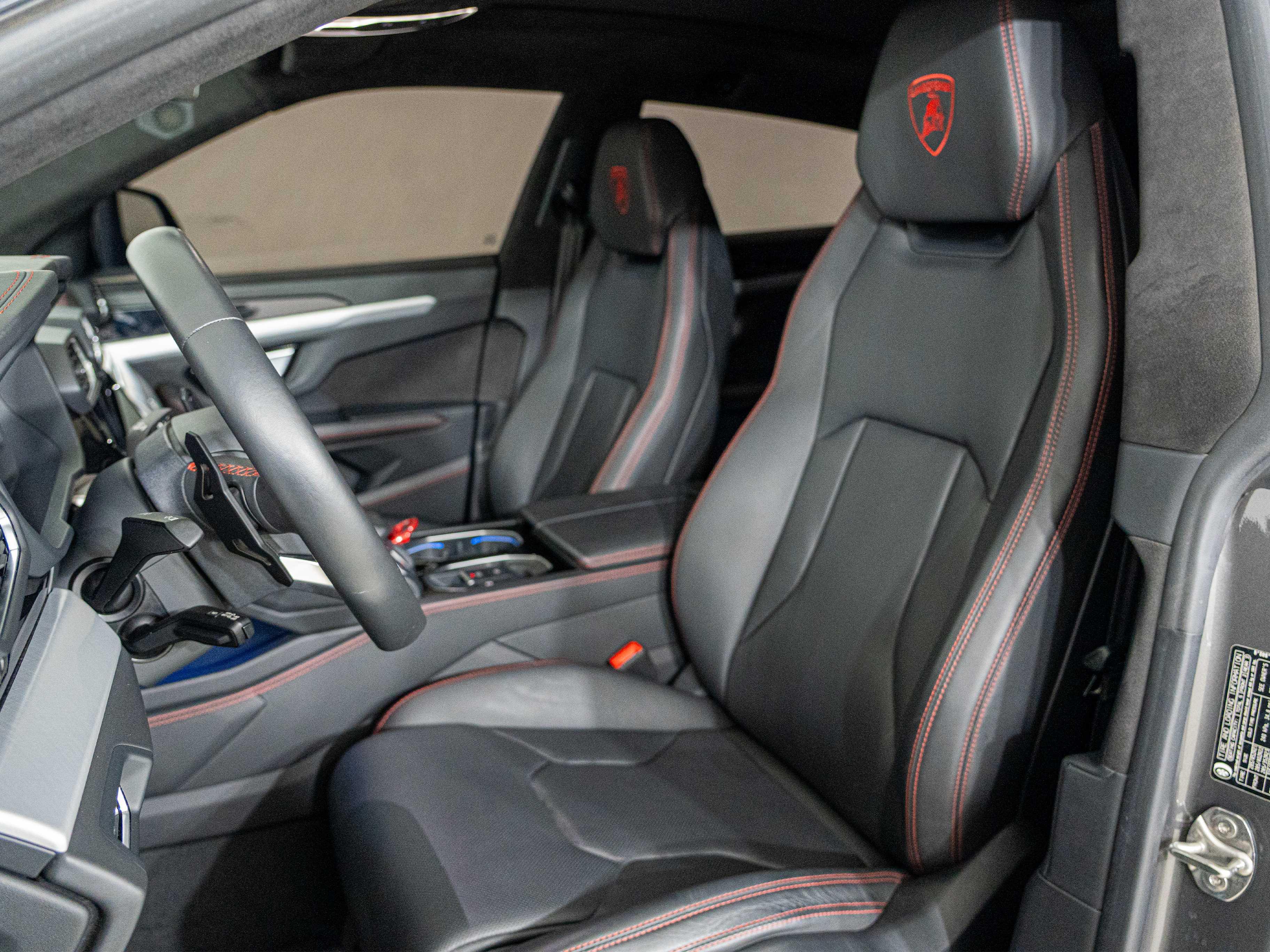 LAMBORGHINI URUS - One URUS