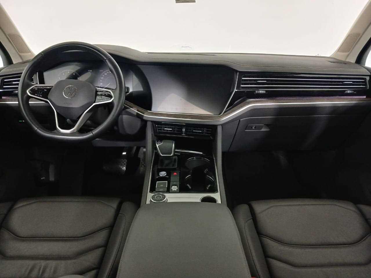 VOLKSWAGEN TOUAREG - One TOUAREG