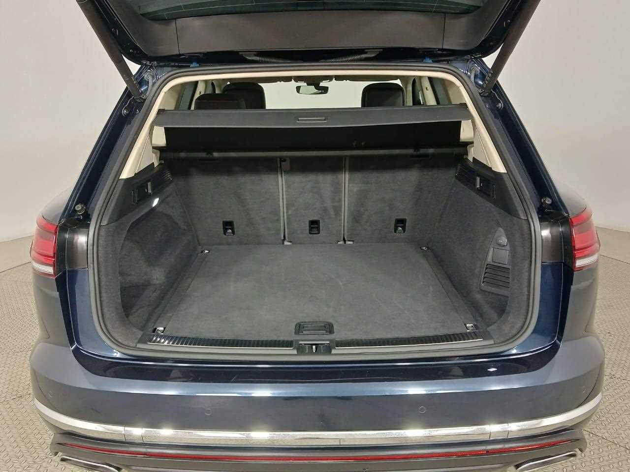 VOLKSWAGEN TOUAREG - One TOUAREG