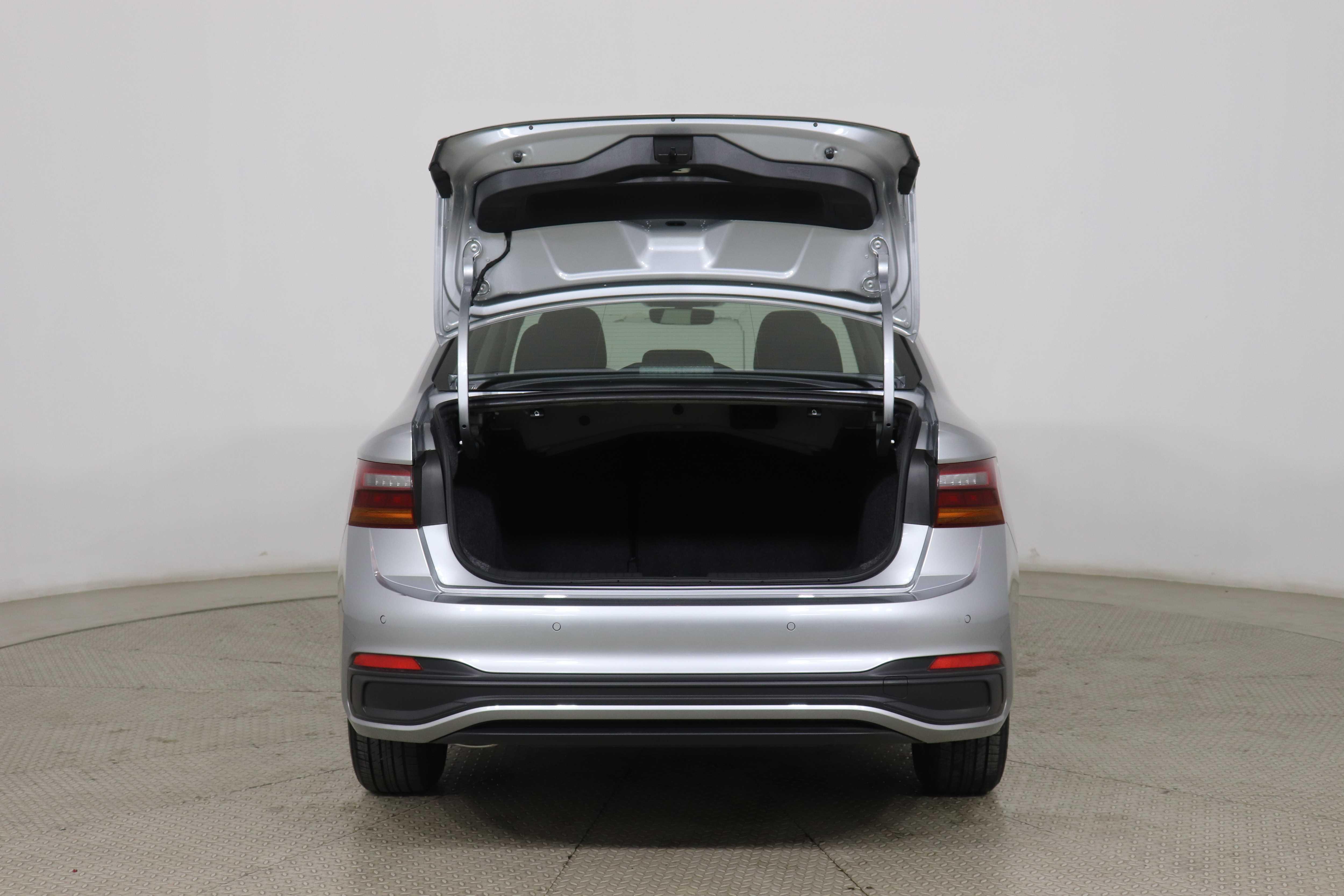 VOLKSWAGEN JETTA - One JETTA