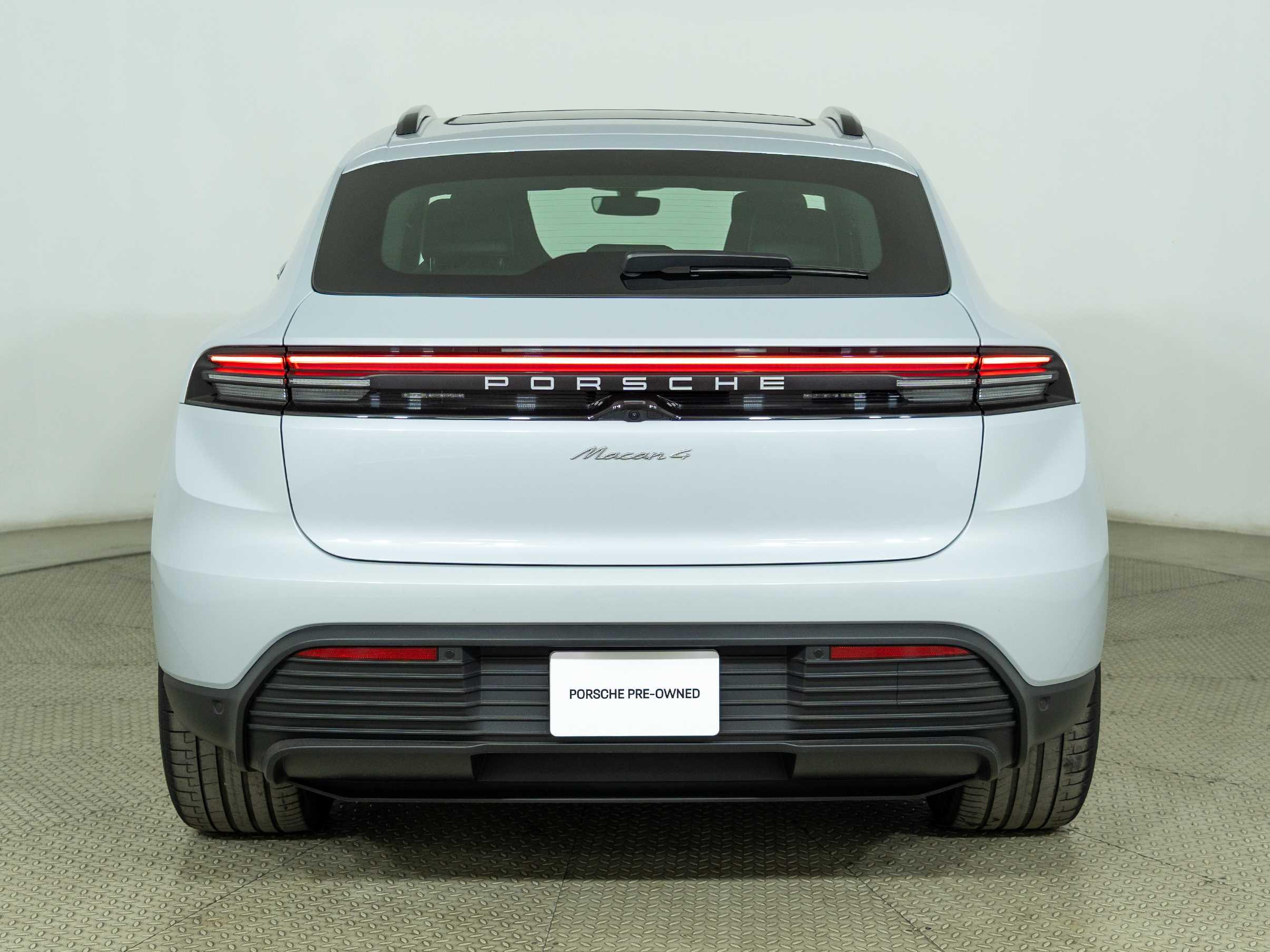 PORSCHE MACAN - One MACAN