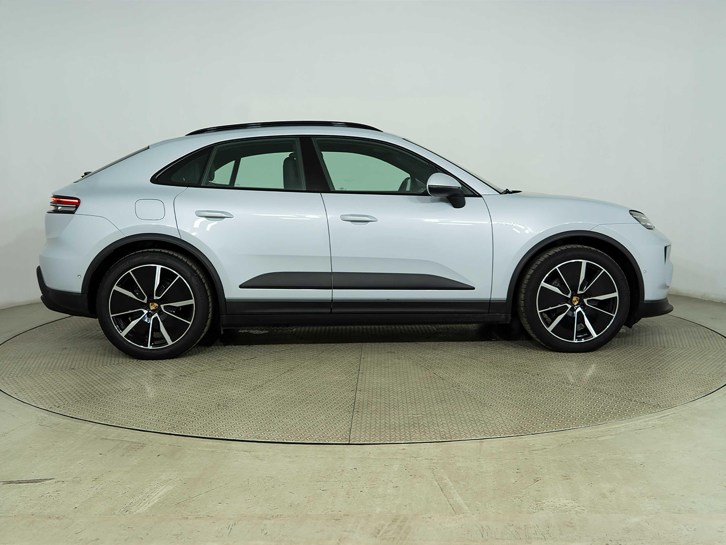 PORSCHE MACAN - One MACAN