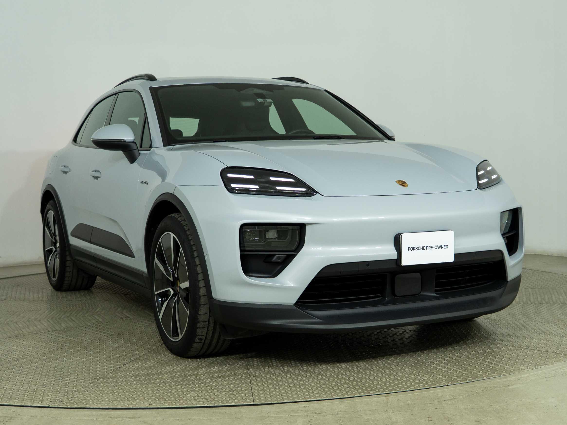 PORSCHE MACAN - One MACAN