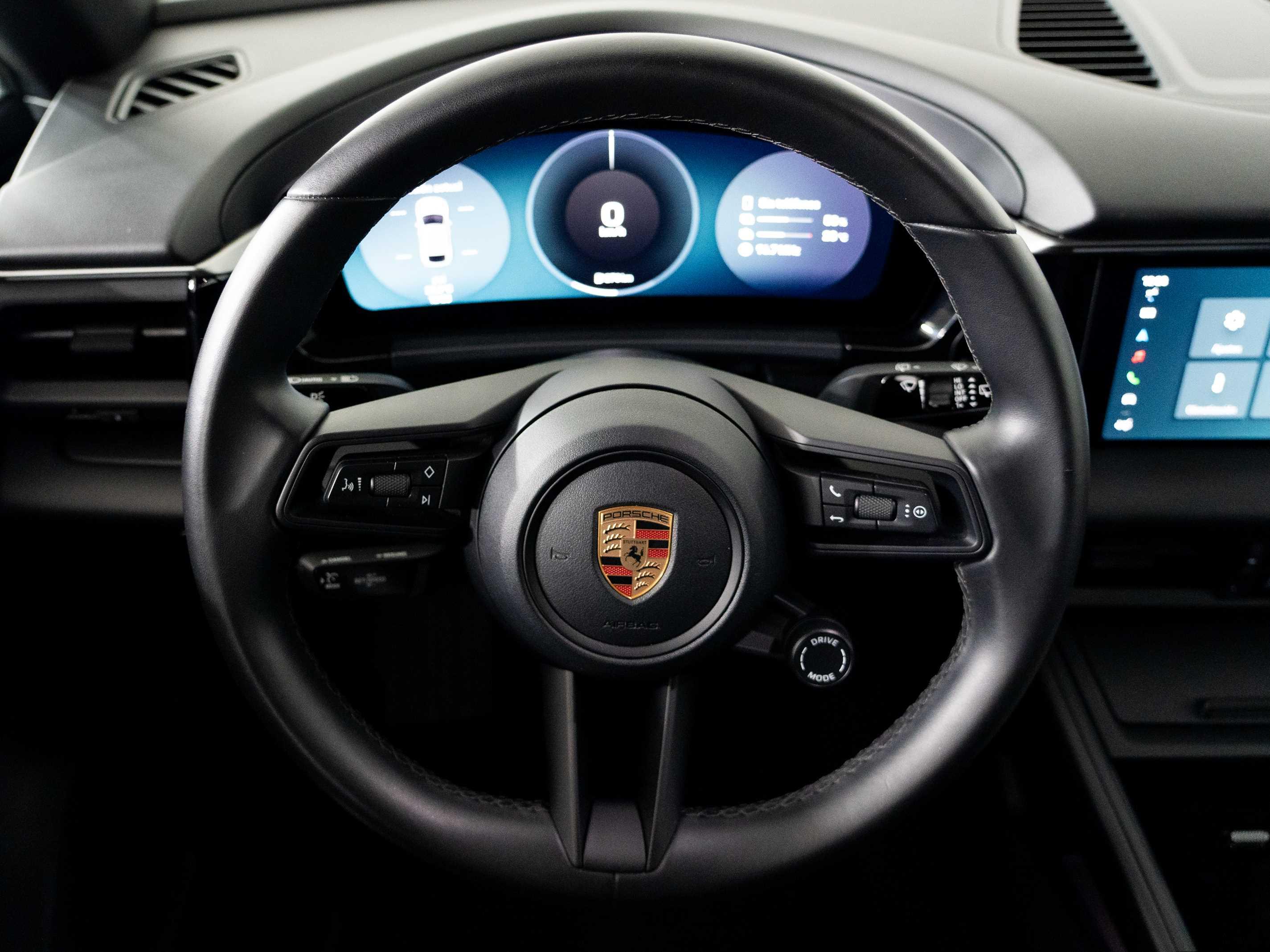 PORSCHE MACAN - One MACAN