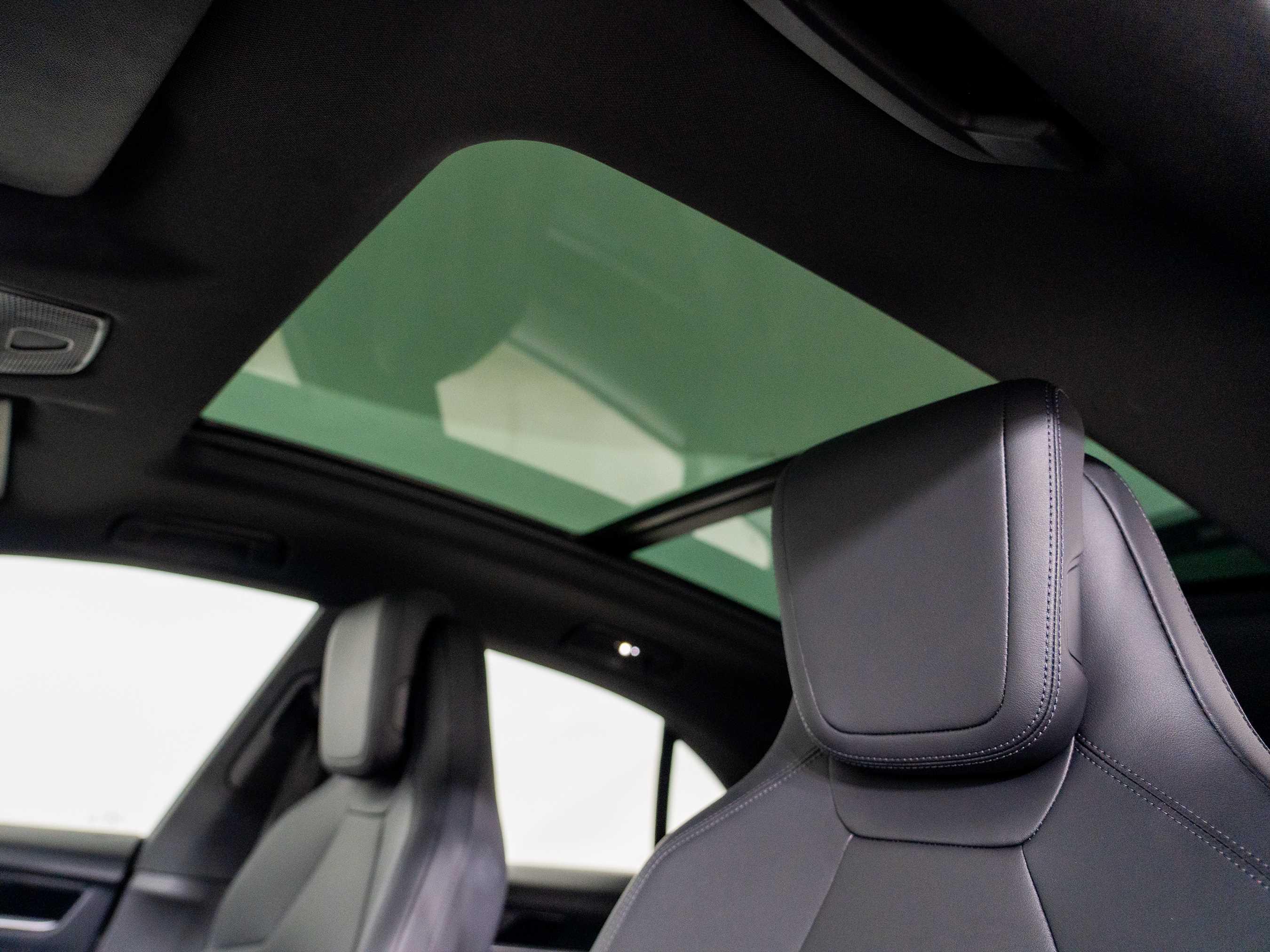 PORSCHE MACAN - One MACAN