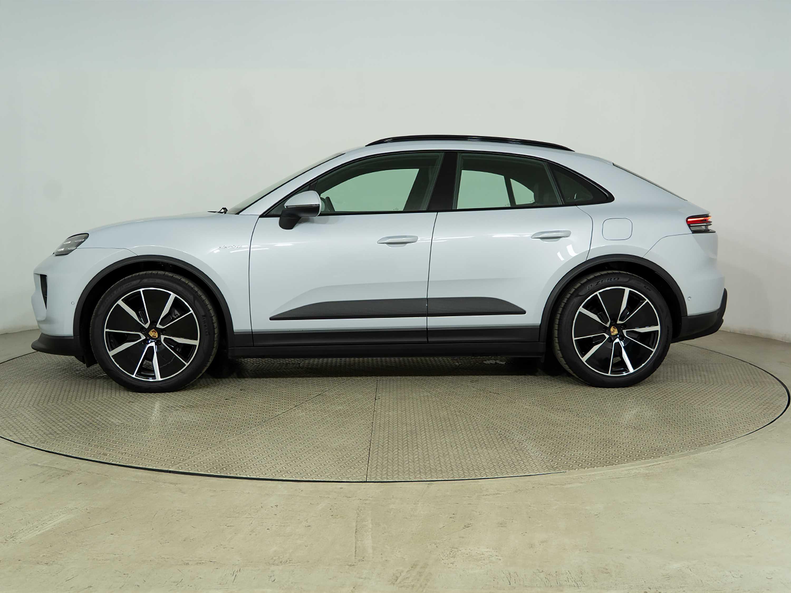 PORSCHE MACAN - One MACAN