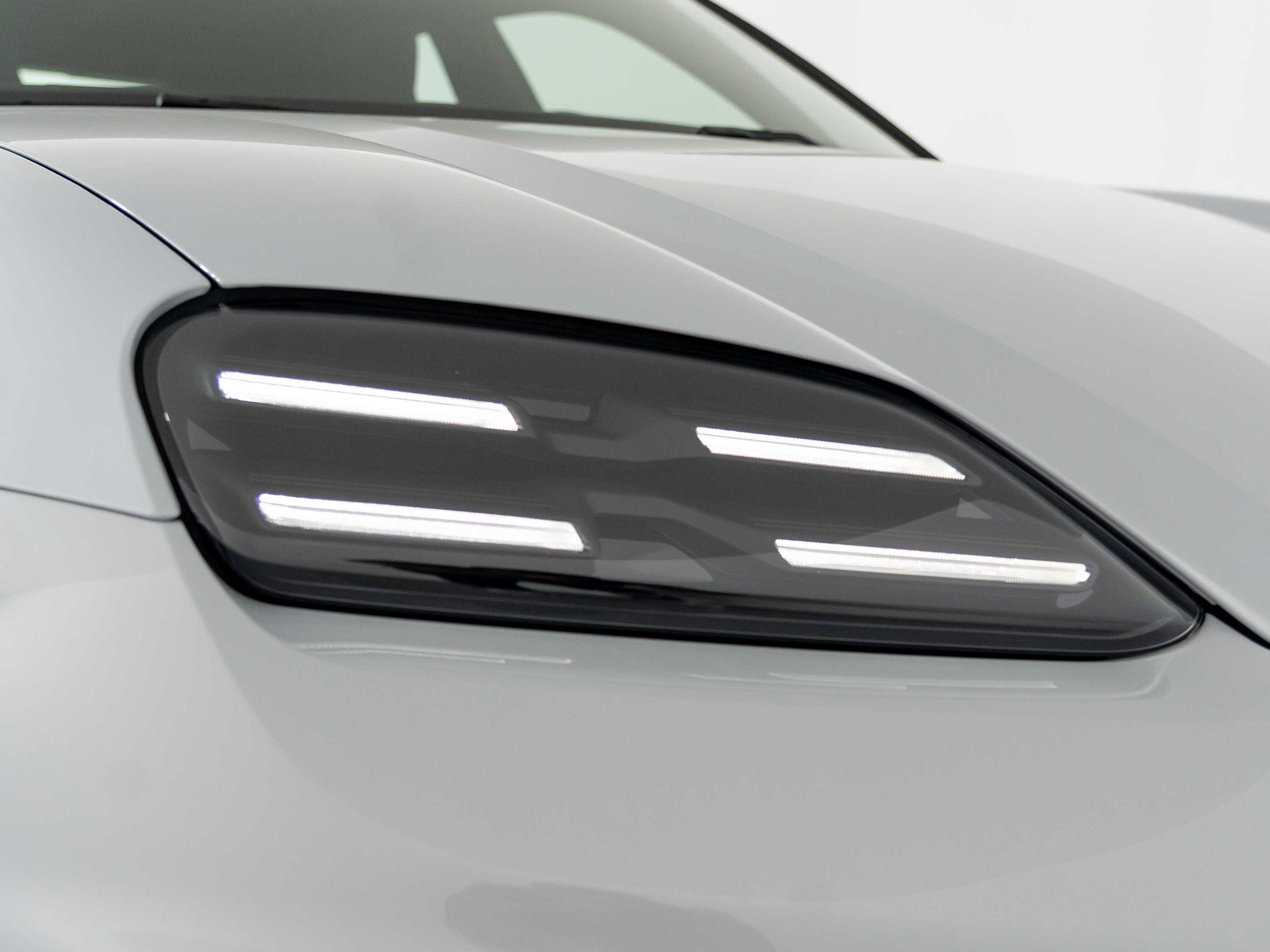 PORSCHE MACAN - One MACAN